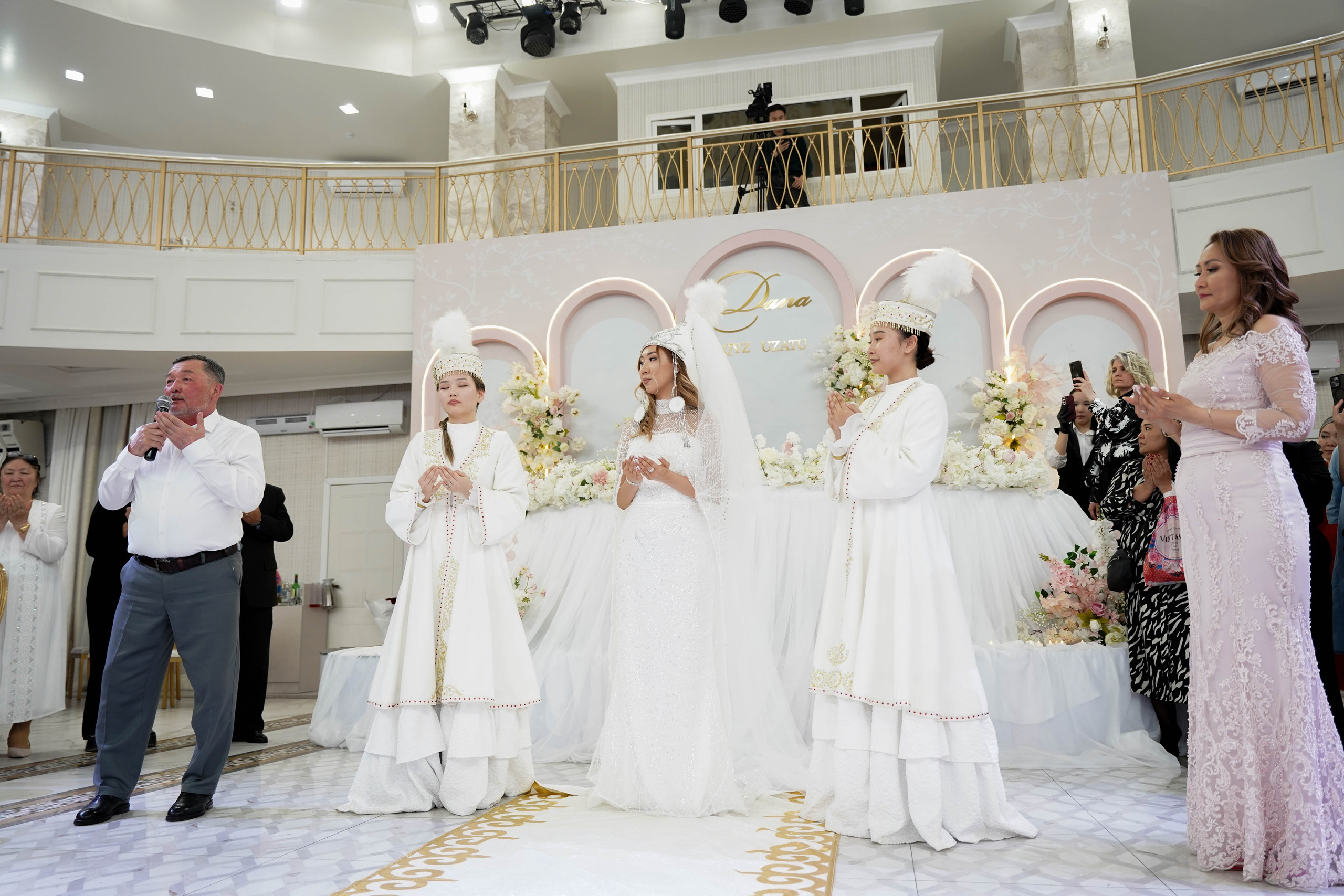 Dana uzatu. Фотограф Ернар Ержанов