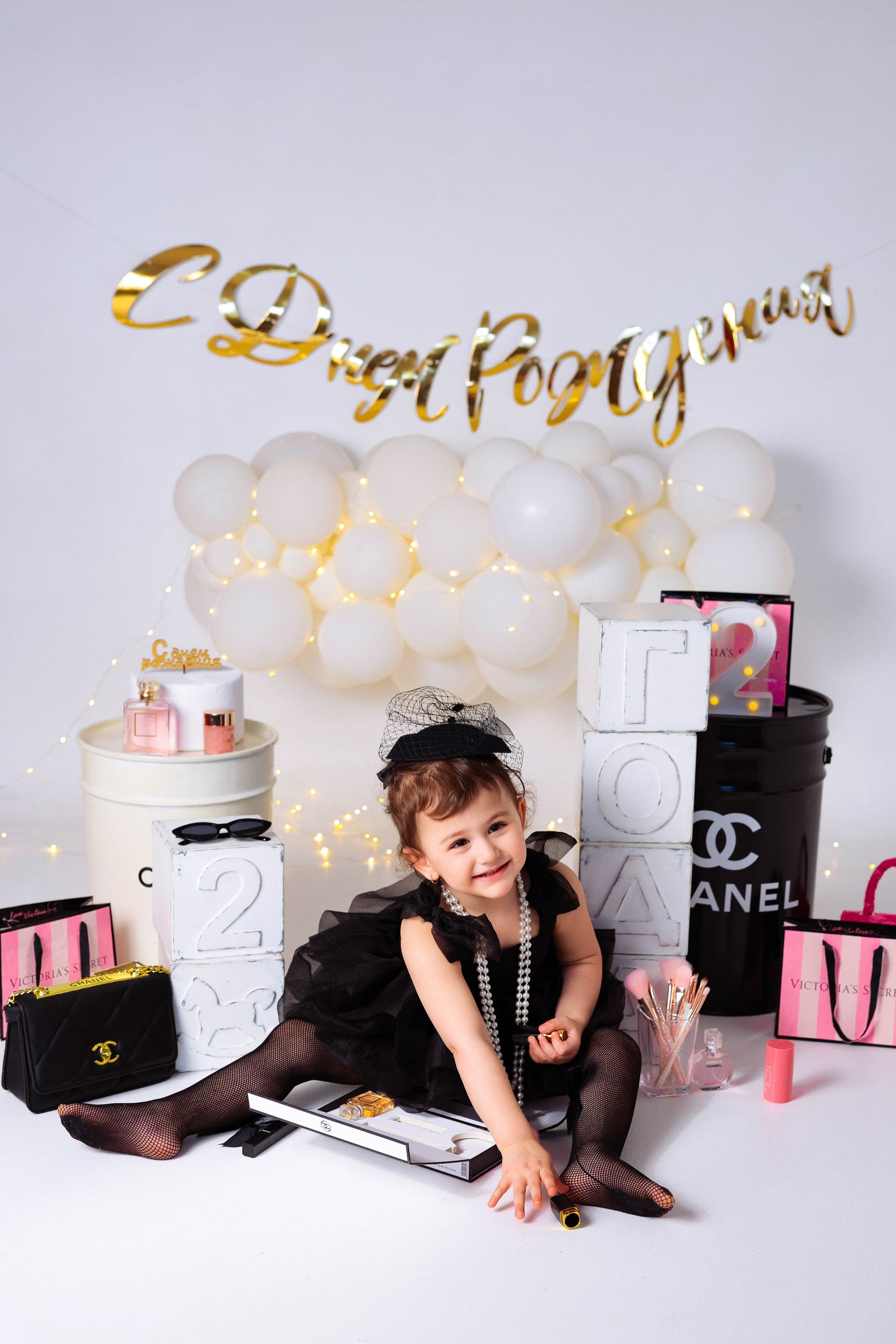 Малышки Антураж