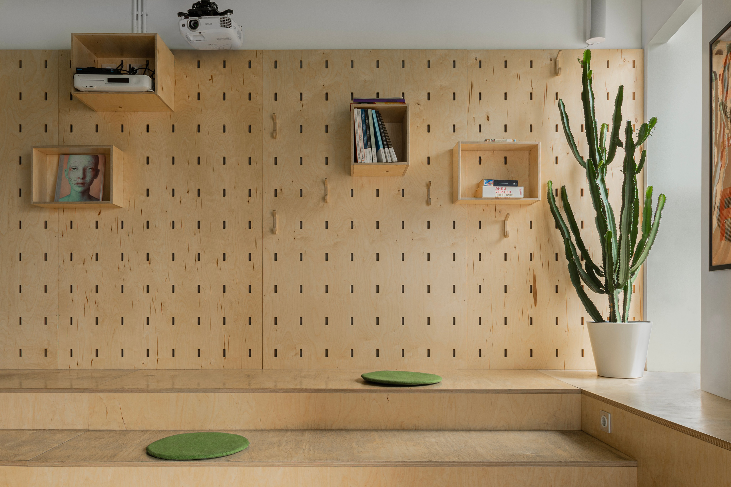 Офис компании Точка дизайна. Интерьерный фотограф Варвара Чеснокова