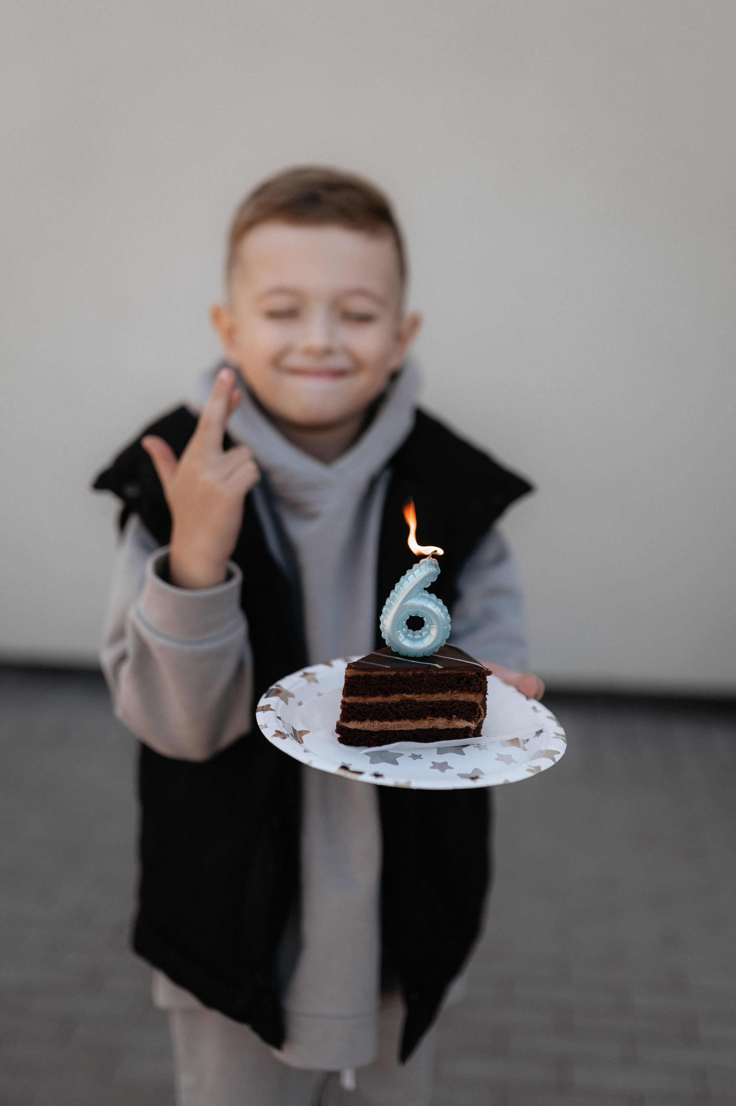 Городская прогулка мамы и сына. Главная