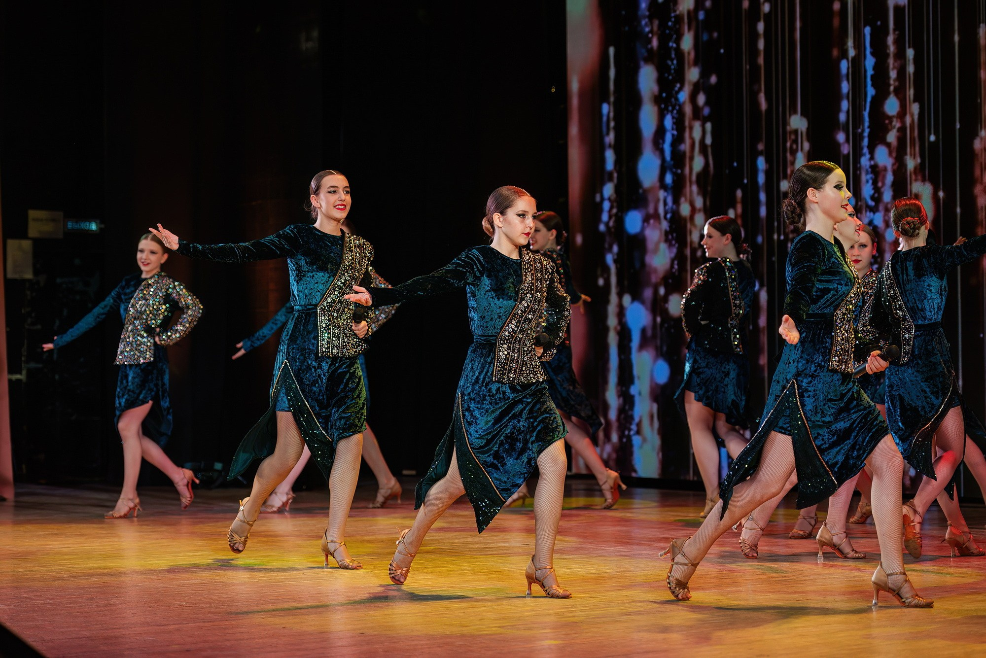 Отчетный концерт Образцового коллектива Алтая театра эстрадной песни «Созвездие». Свадебный и репортажный фотограф Никита Сницарев в Барнауле