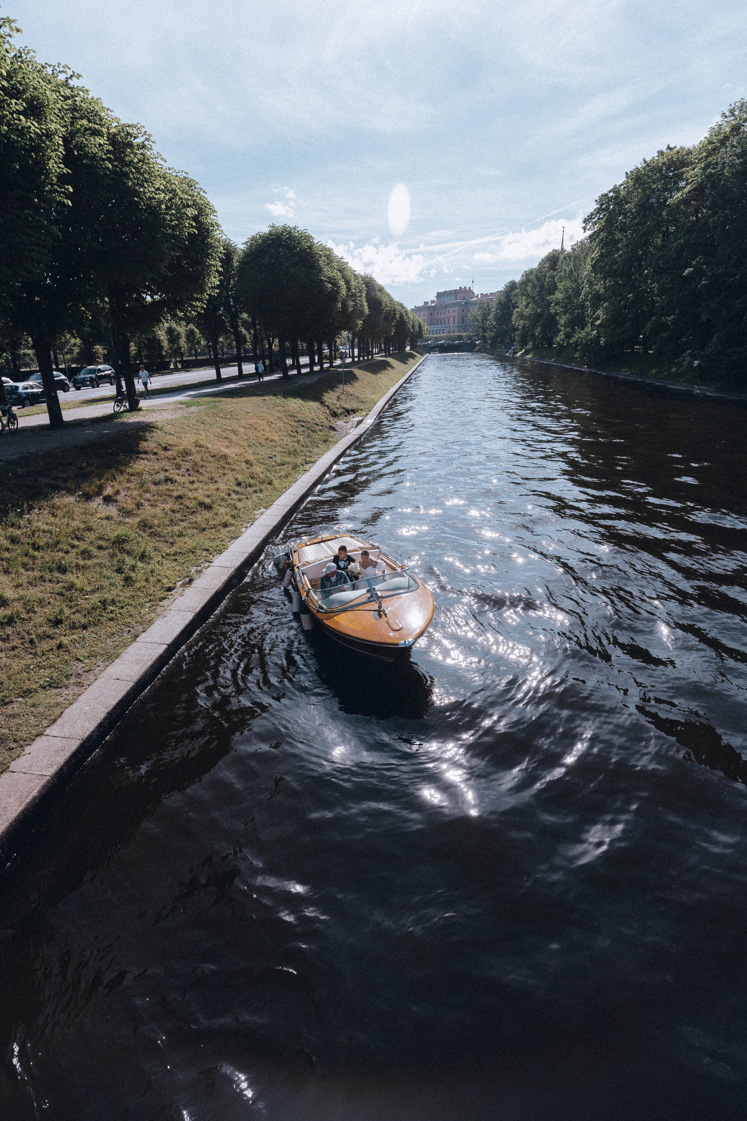 СВАДЕНБНАЯ СЬЕМКА НА КАТЕРЕ ПО КАНАЛАМ САНКТ-ПЕТЕРБУРГА И В АКВАТОРИИ НЕВЫ. Профессиональный фотограф, Санкт-Петербург — Виктория Богомолова