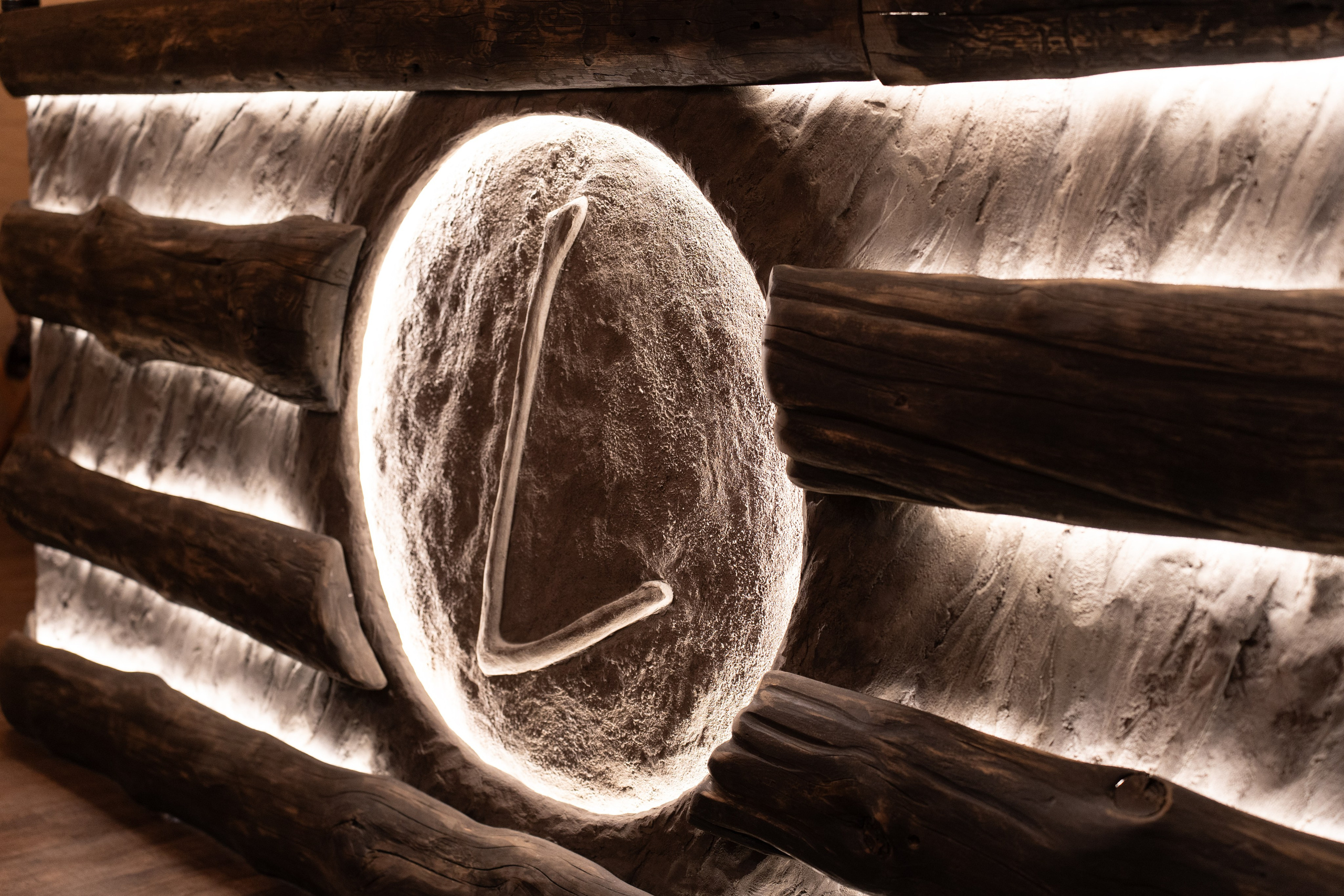 Лед и ложка. Для тех, кто не ждёт удачи, а создаёт её. Каждая фотосессия — это твой момент, твой стиль, твой успех. 📸