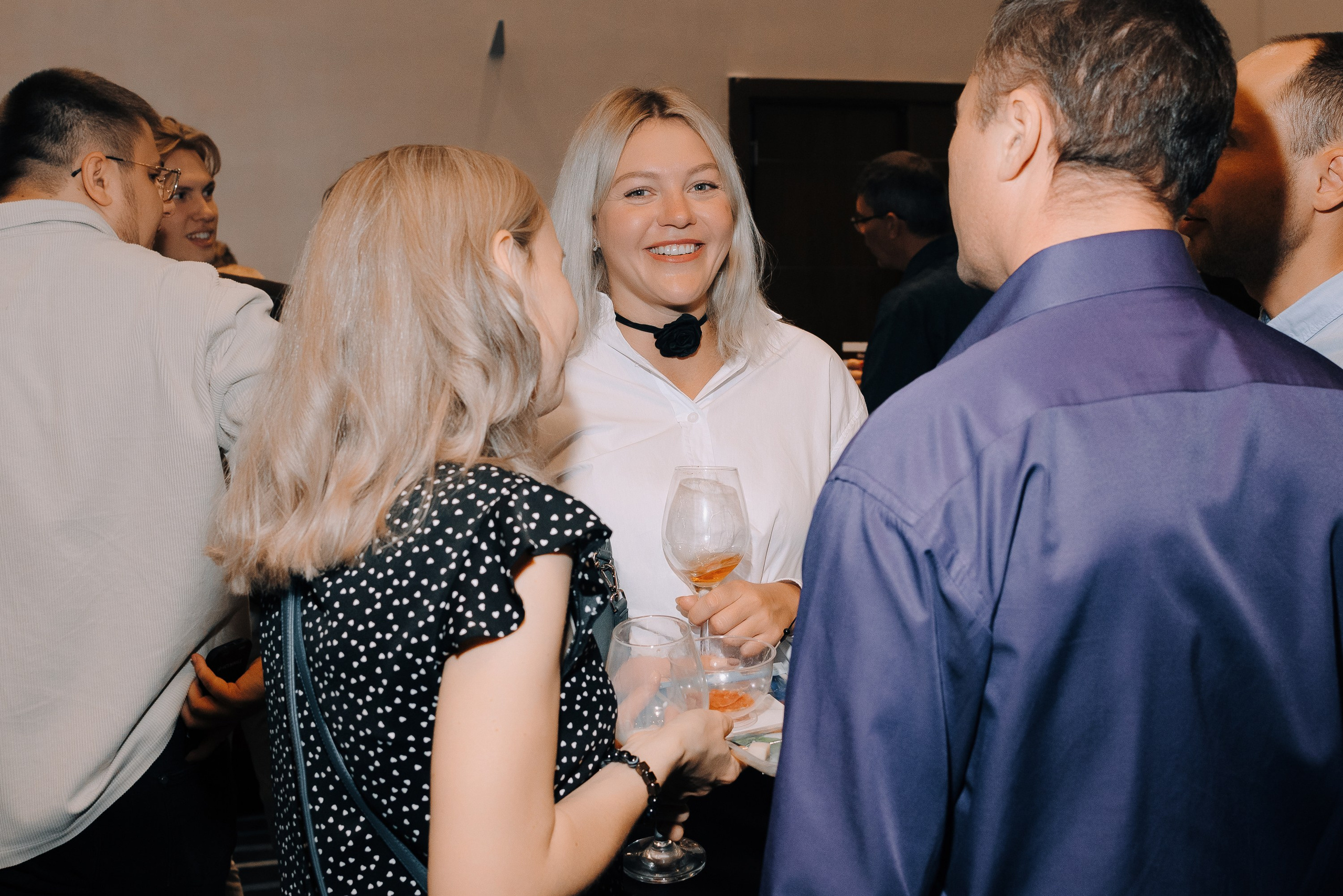 ФЕСТИВАЛЬ ВИНА И КРЕПКИХ НАПИТКОВ МАВТ-ВИНОТЕКА. Репортажный фотограф Зуев Роман г. Челябинск