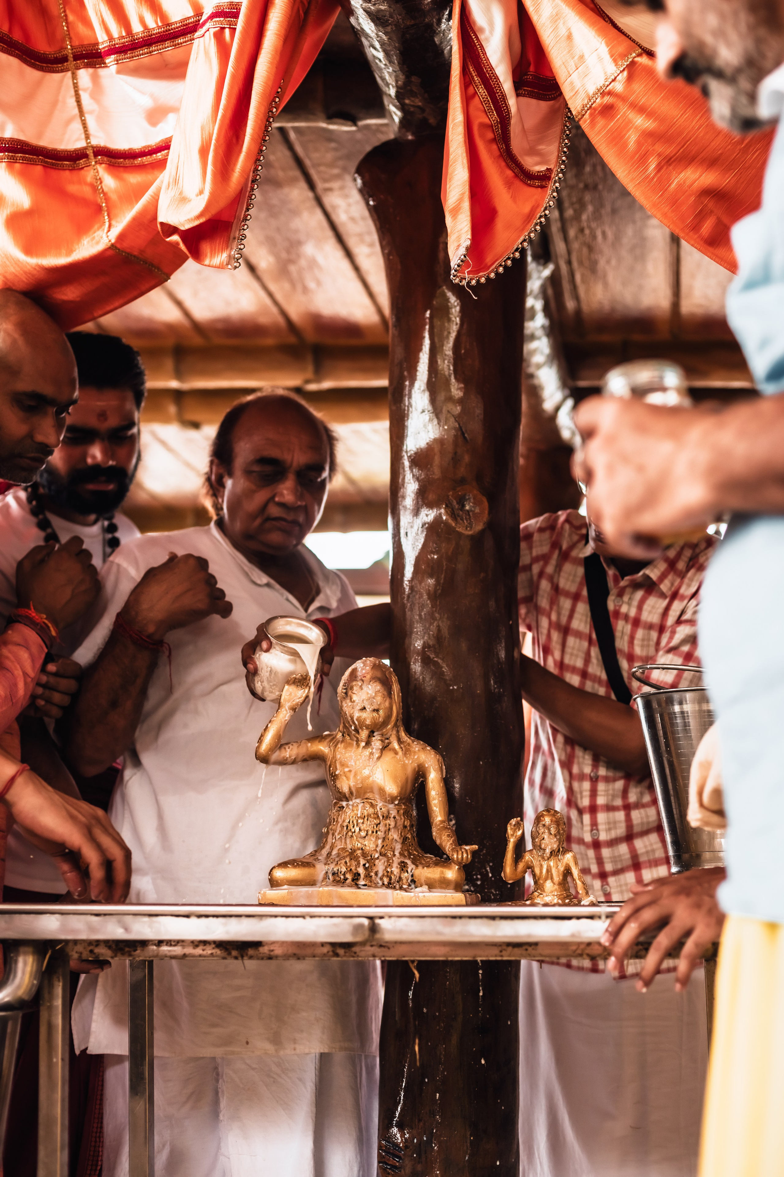 Abhisheka Devraha Baba on Sri Devdas ji maharaj bd. Mariam Bagdasaryan