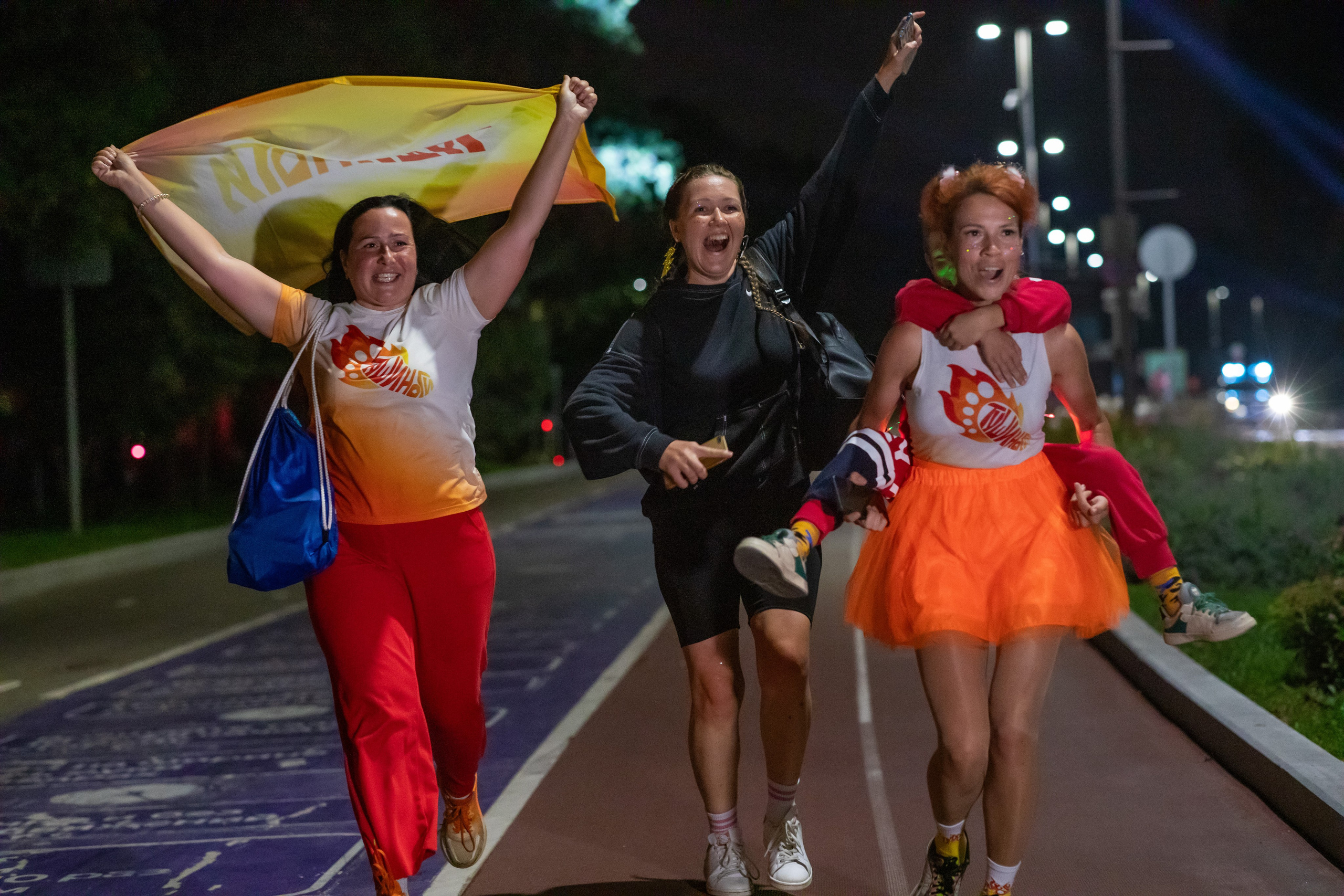 Самая крутая поддержка Ночного забега от 5 вёрст 03.08.24. Фотограф Сергей Ловкий