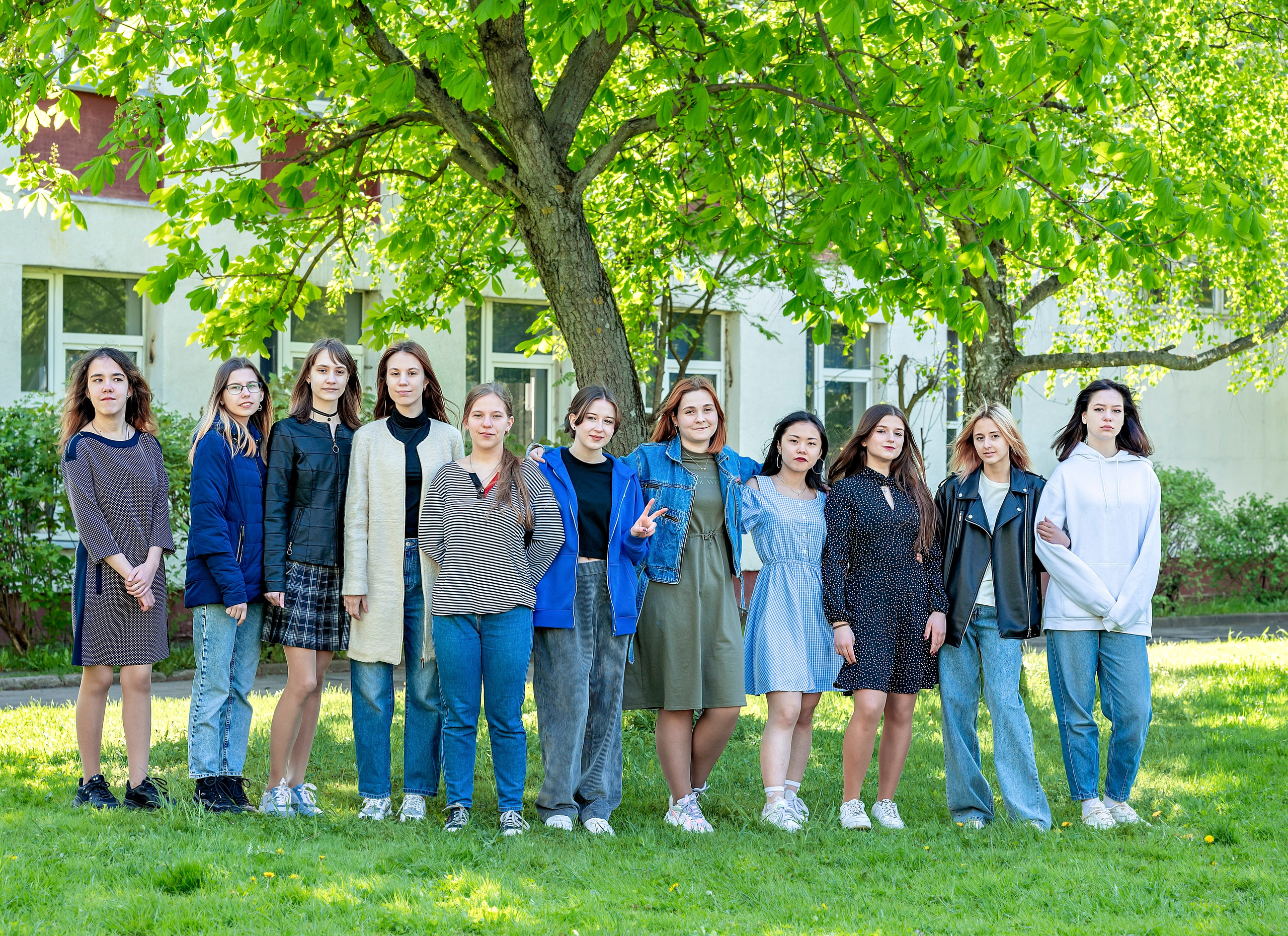 Фотосессия в классе и на территории школы. 9-И класс школа 1413. Детский и семейный фотограф г. Москва Оксана Катаджи