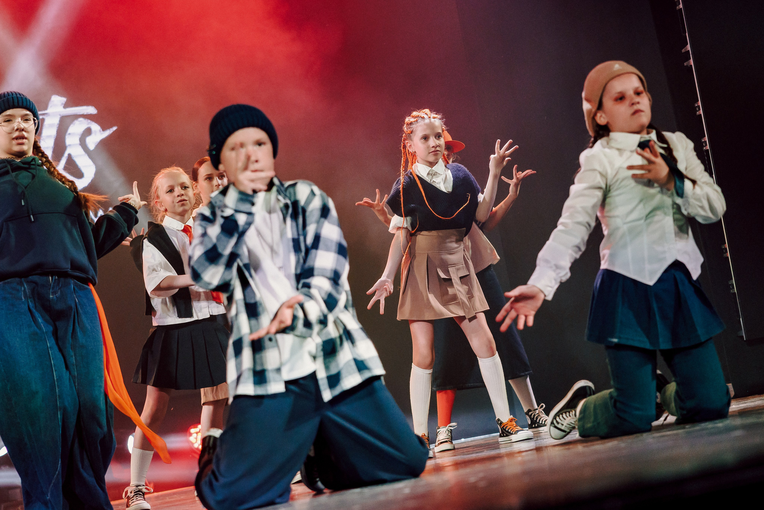 Отчётный концерт танцевальной школы «Red Rabbits» 2025. Лёшка Варзегов — фотограф