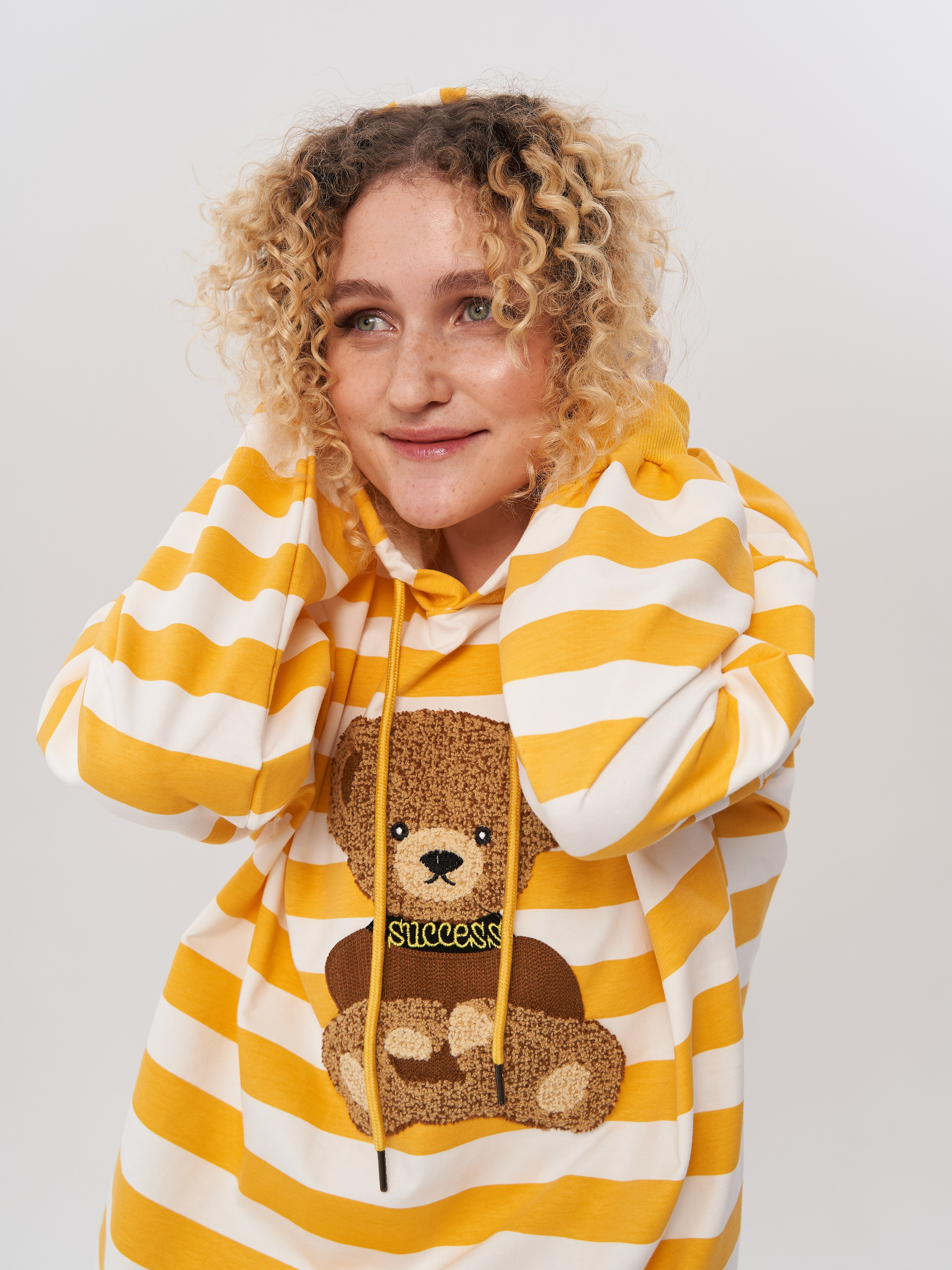 Худи. Фотограф для маркетплейсов в Москве