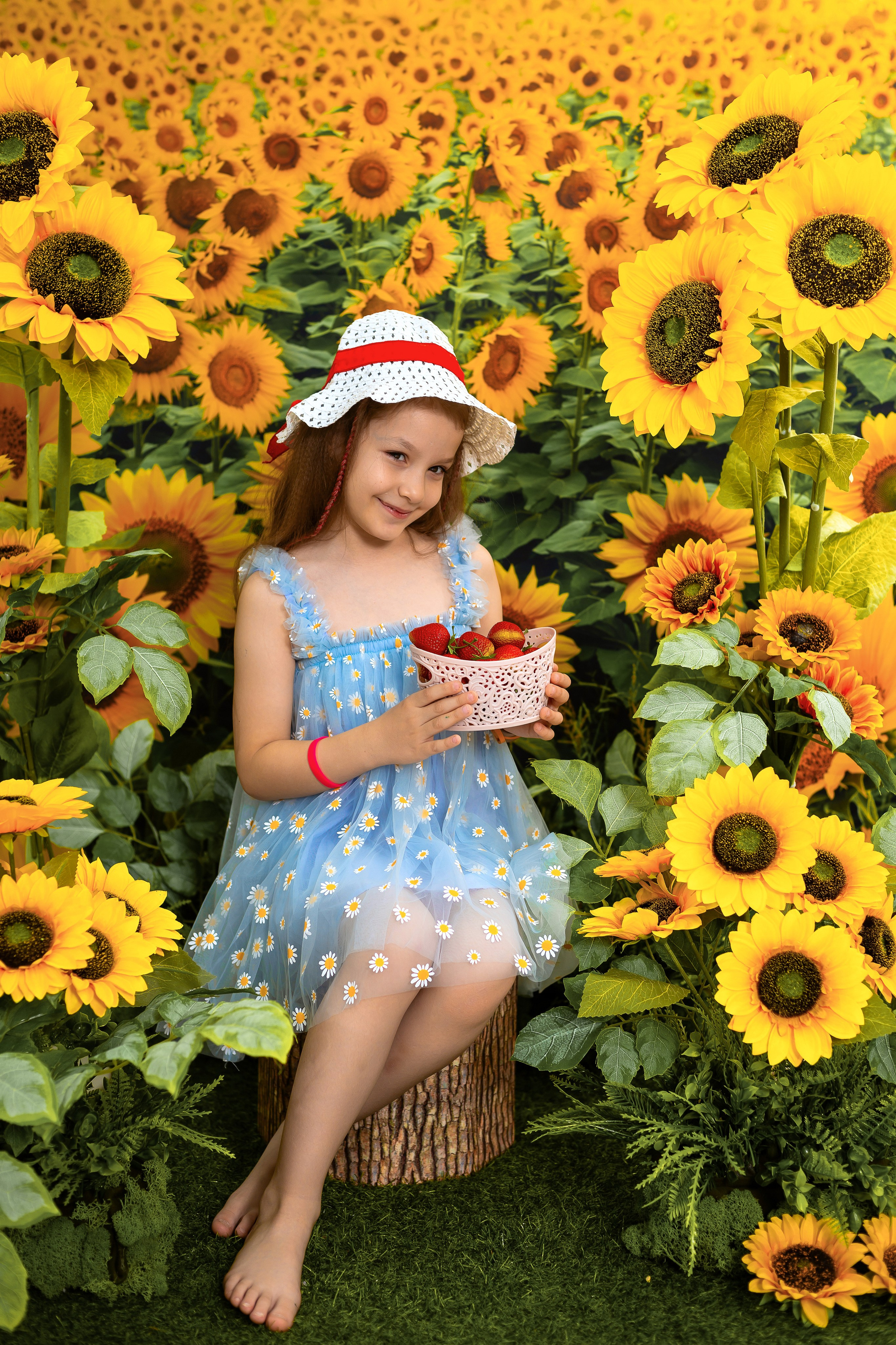 Девочка с ягодами