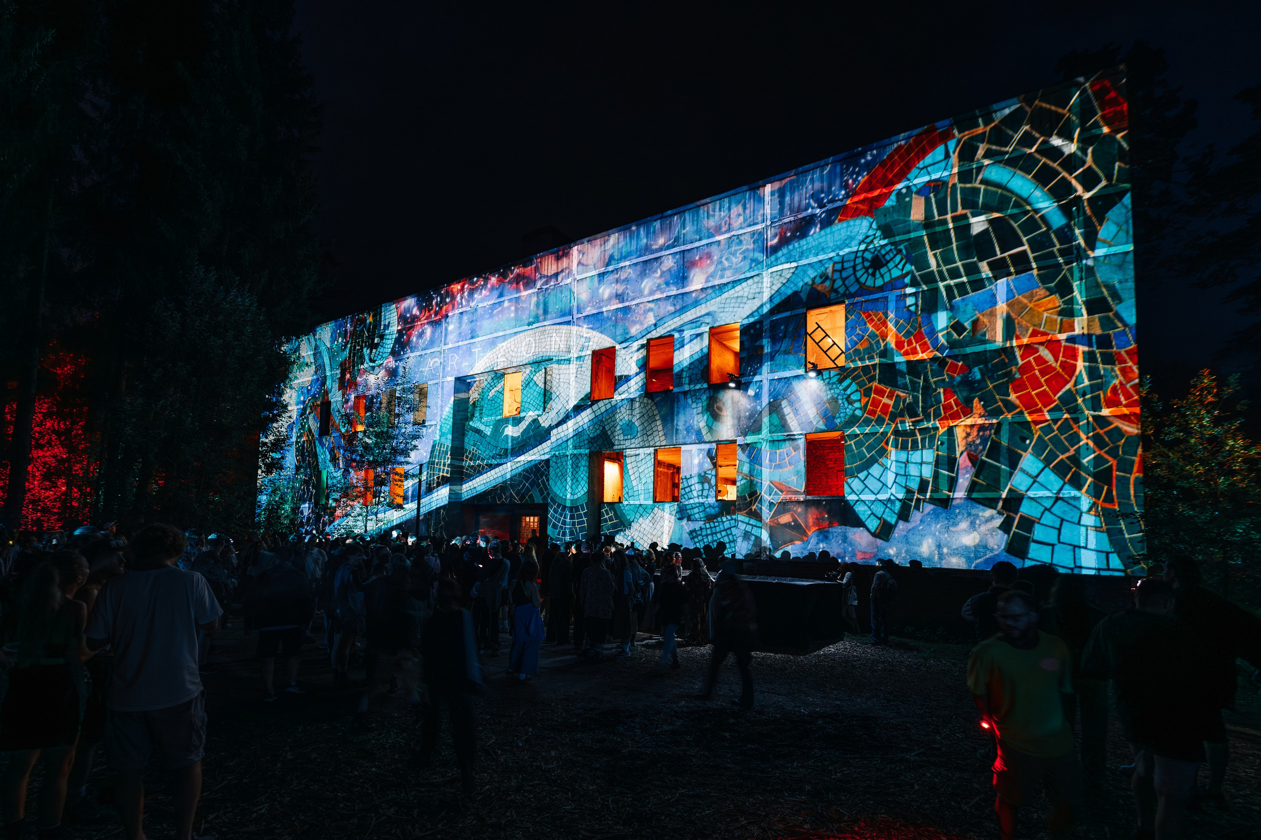 Outline 2024. @tomrus: Рустам Шагиморданов — фотограф