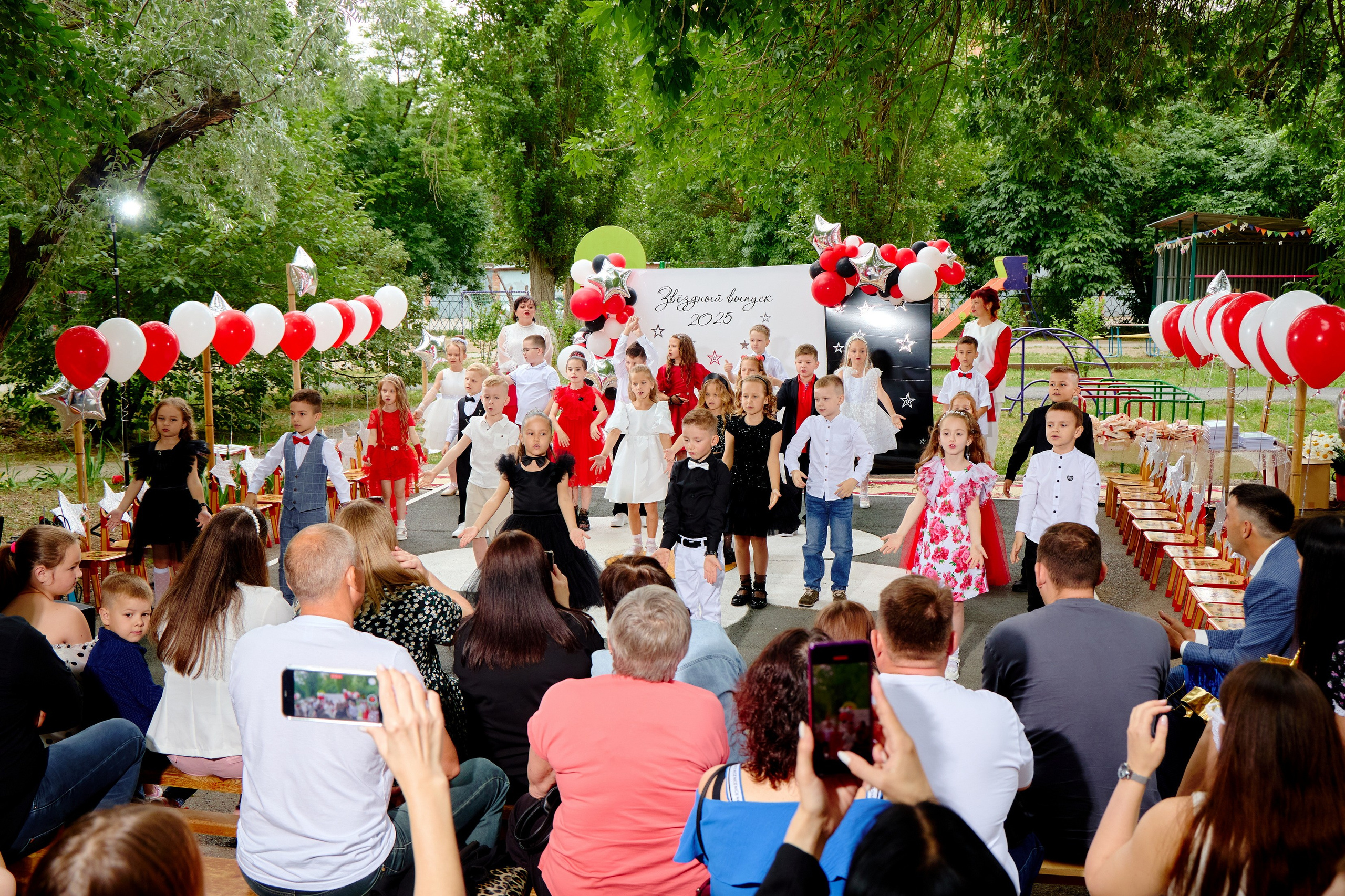 Выпускной 45 сад. Фотограф Выпускные альбомы Таганрог Сергей Коробченко