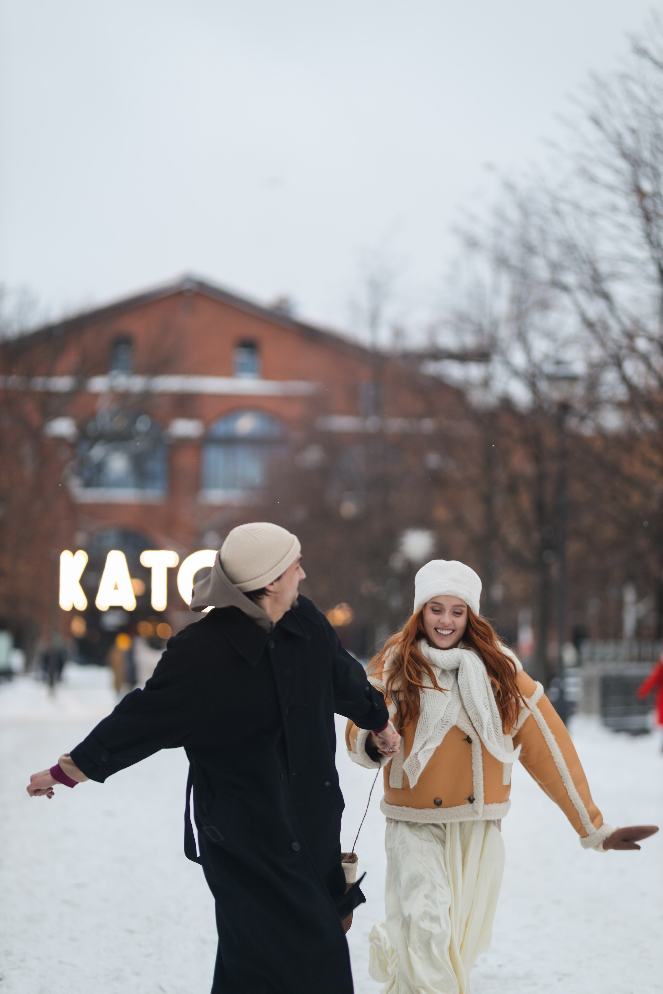 Лавстори Леси и Никиты на катке. Свадебный фотограф Беларусь Ольга Козыренко