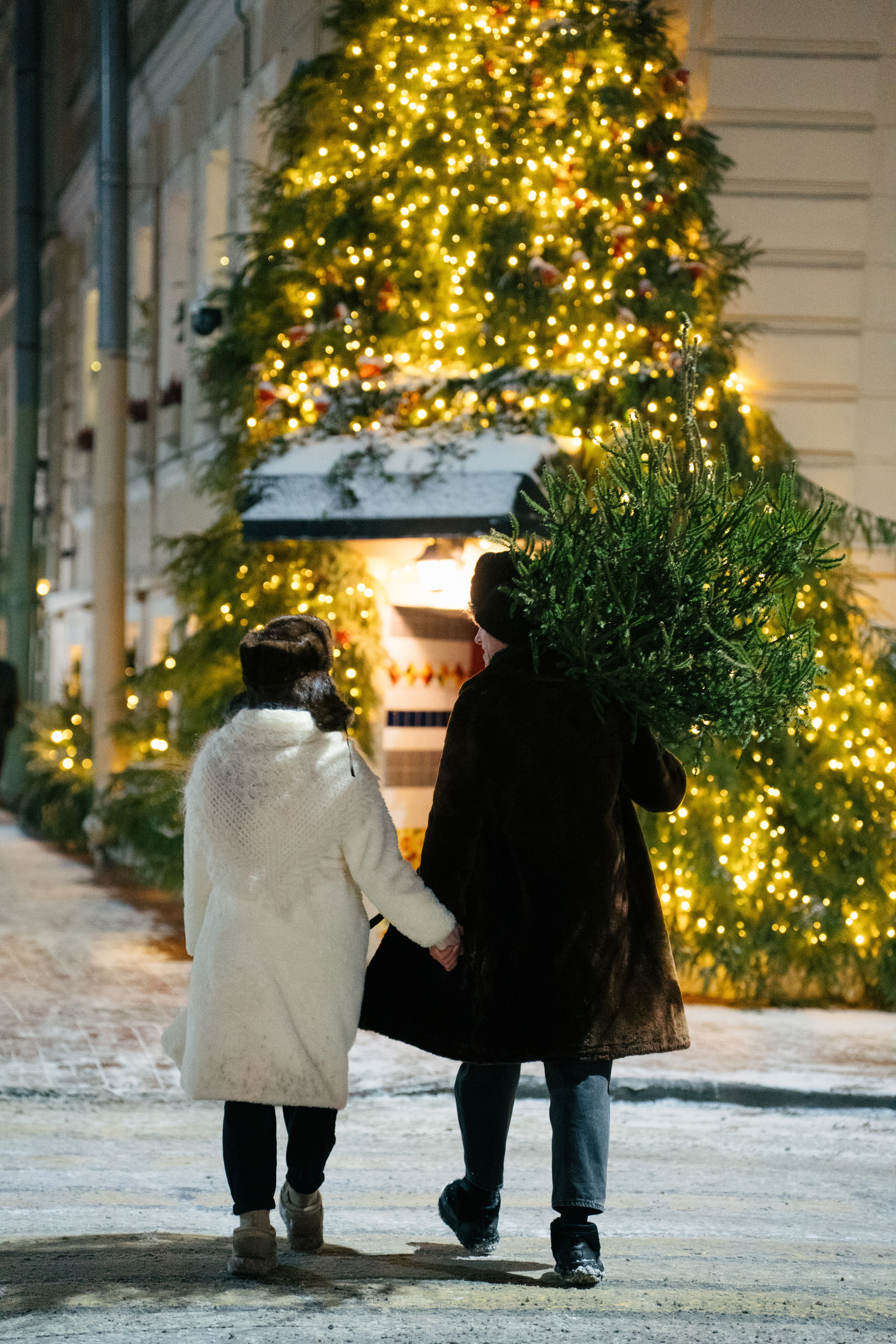 НОВОГОДНЯЯ ПРОГУЛКА ПАРЫ ПО ЧЕРНЫШЕВСКОЙ ПЕРЕД НОВЫМ ГОДОМ. Профессиональный фотограф, Санкт-Петербург — Виктория Богомолова
