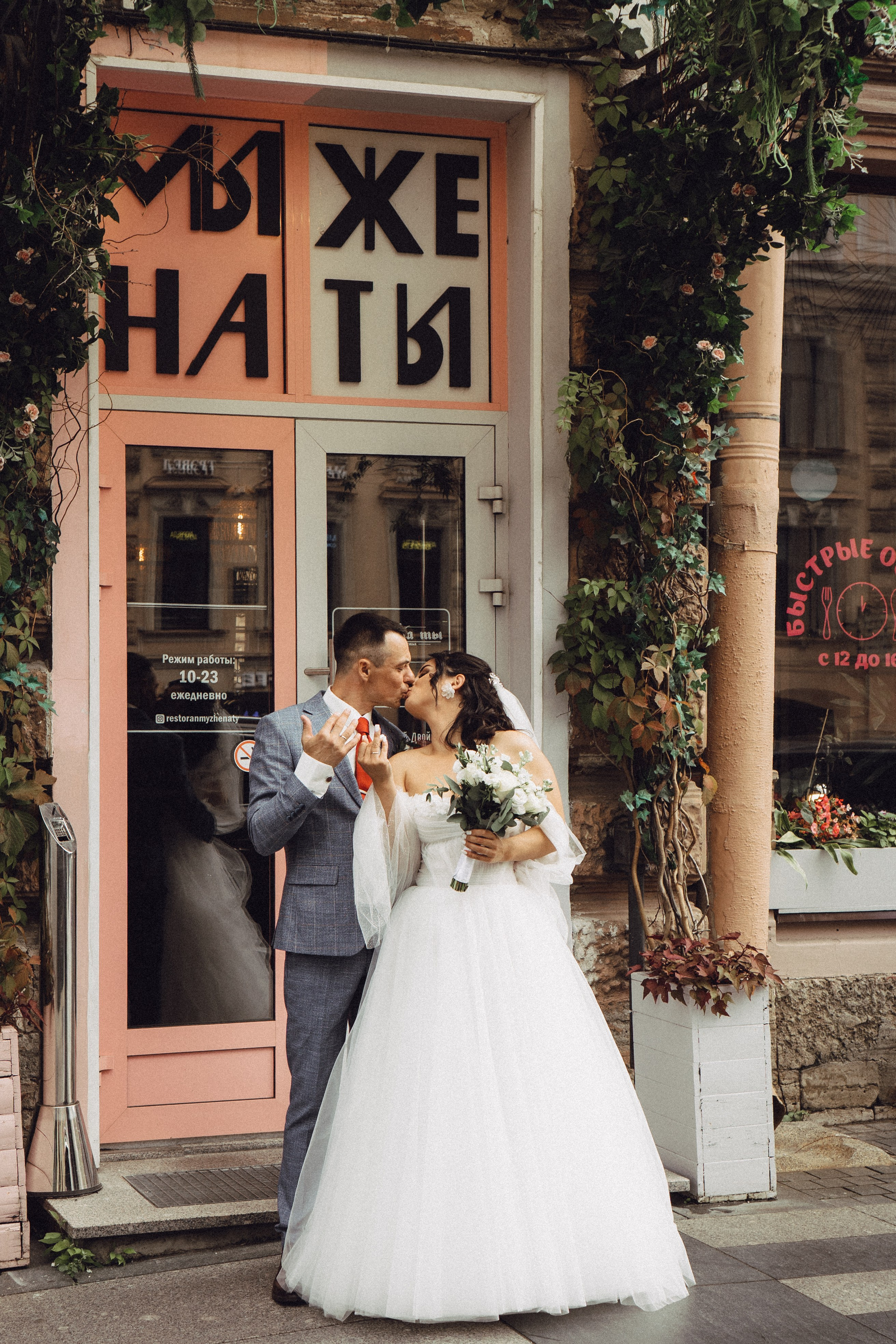 СВАДЕБНАЯ ПРОГУЛКА РЕСТОРАН МЫ ЖЕ НА ТЫ И ФОТОСЕССИИЯ С АВТОМОБИЛЕМ. Профессиональный фотограф, Санкт-Петербург — Виктория Богомолова