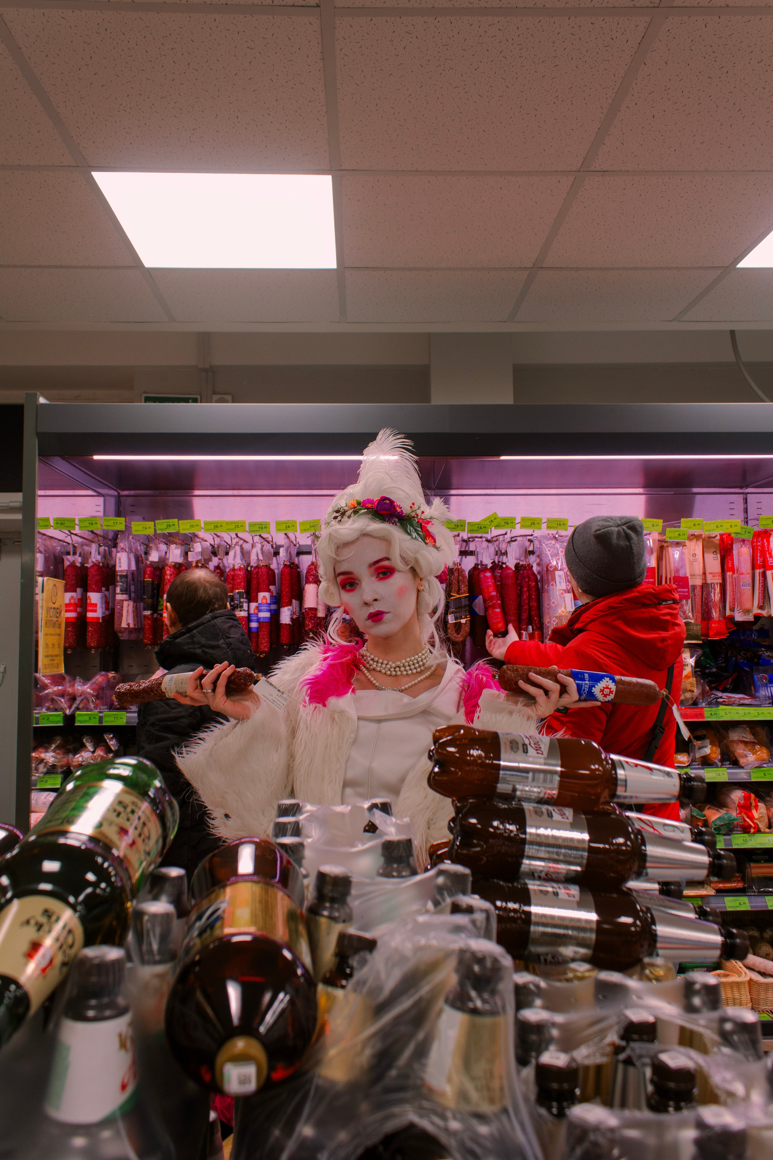 Дама, а вы к нам откуда?