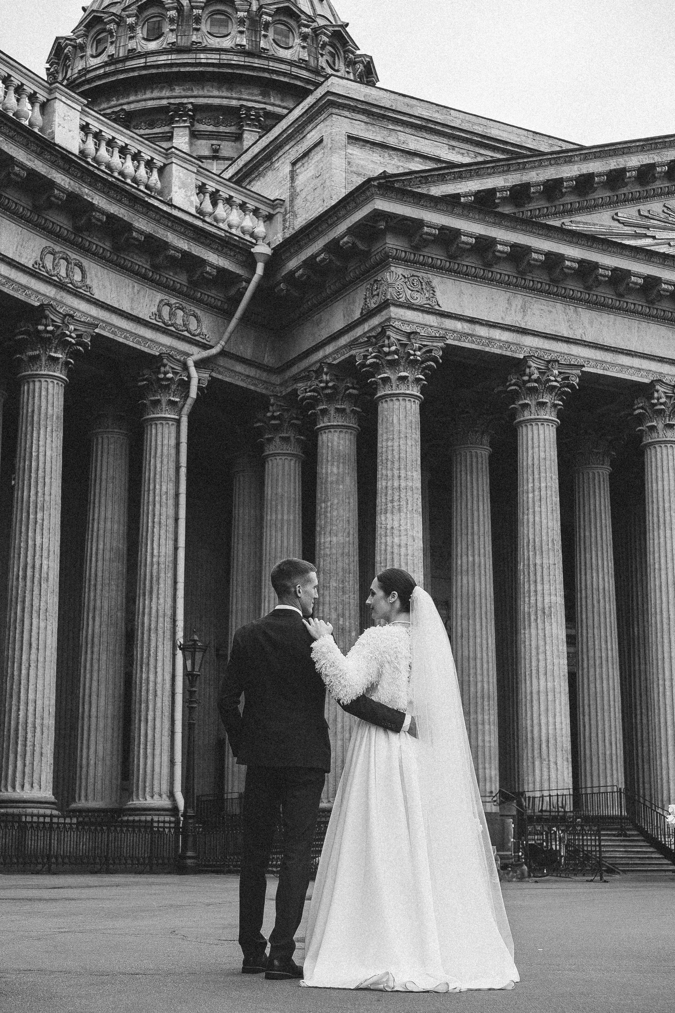 СВАДЕБНАЯ ПРОГУЛКА В САНТК-ПЕТЕРБУРГЕ (ИСАКИЕВСКИЙ СОБОР, ЗИМНЯЯ КАНАВКА, ЭРМИТАЖ И БОЛЬШАЯ МОРСКАЯ УЛИЦА). Профессиональный фотограф, Санкт-Петербург — Виктория Богомолова