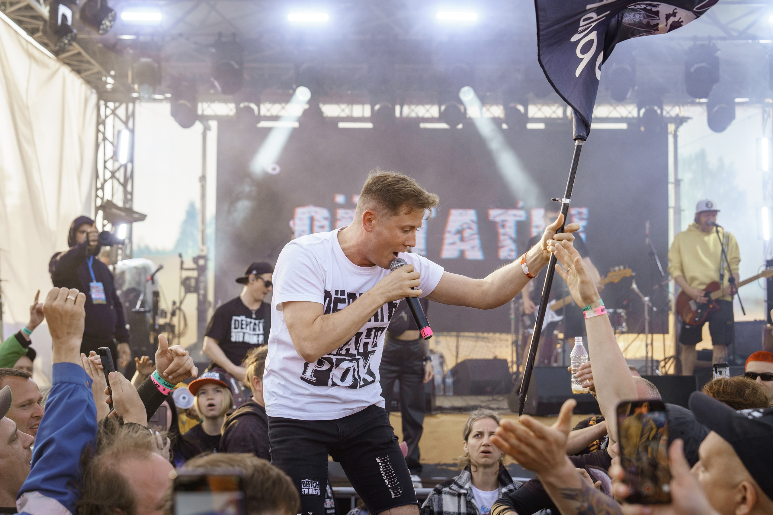 Фотоотчет с главного панк-рок фестиваля страны Anti-Party 2025. Фотограф Николай Прокофьев модельные тесты в Москве