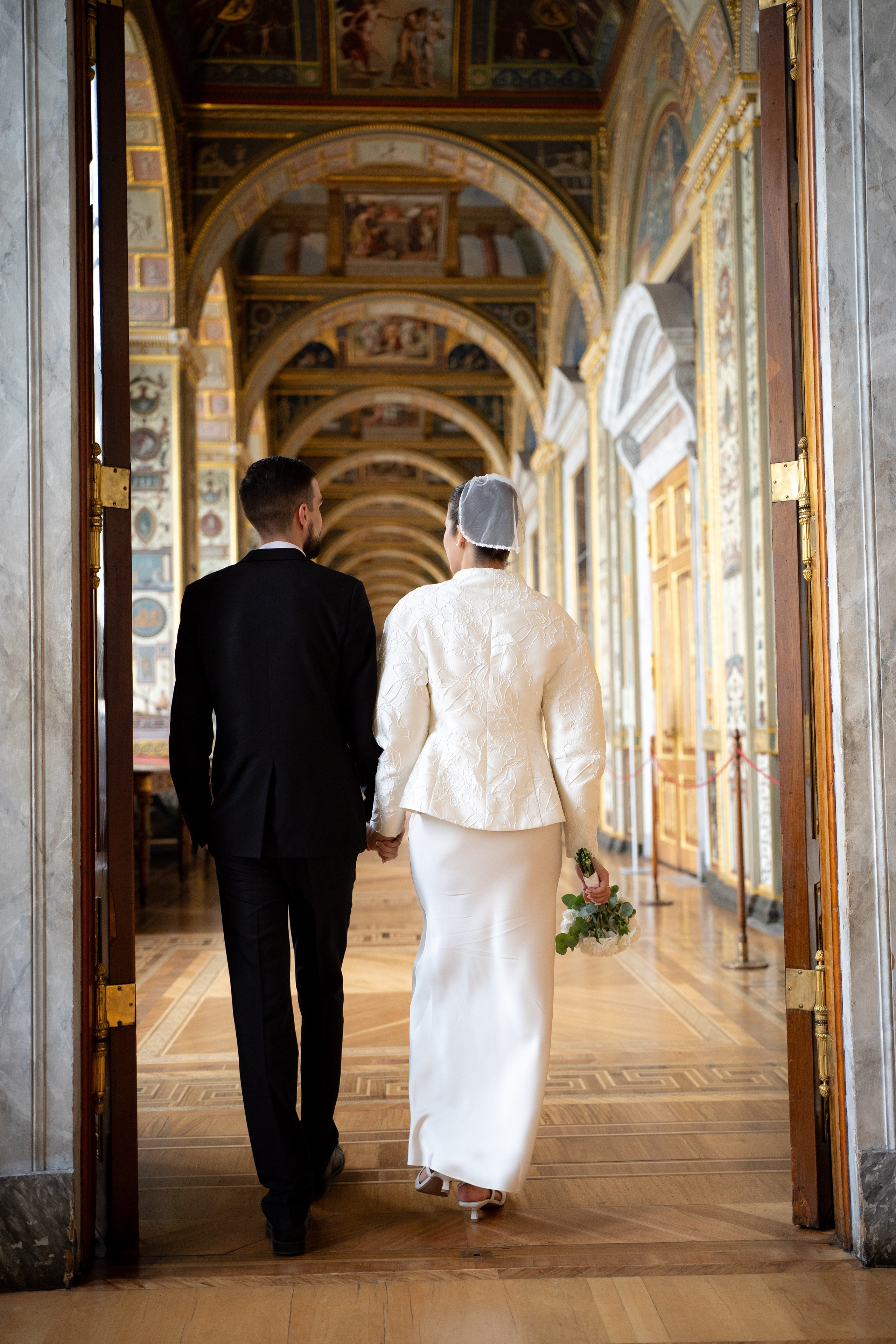 Свадебная фотосессия в Апреле в Петербурге. Свадебный фотограф Александр Невский в Санкт-Петербурге