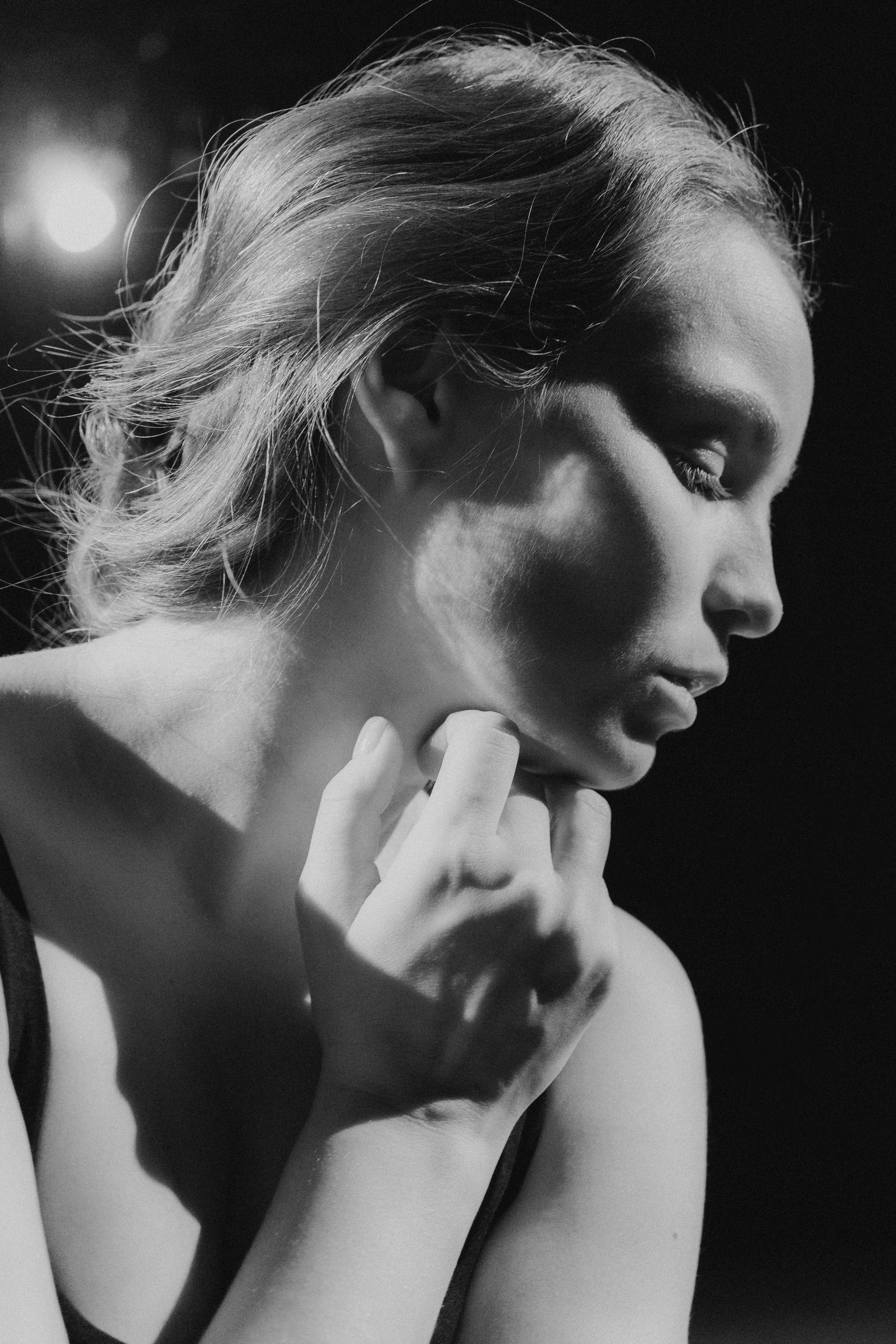 Настя — актриса театра и кино. Денис Марков — фотограф в Екатеринбурге