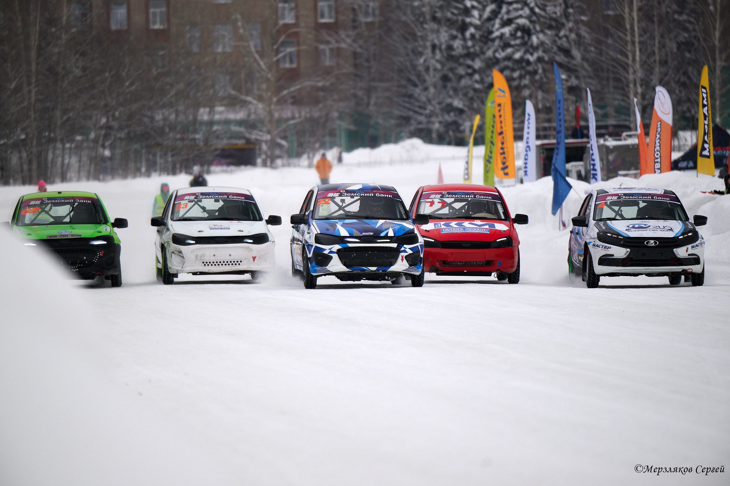 Трековые автогонки на льду Чемпионат России. Спортивный репортажный фотограф в Ижевске Сергей Мерзляков