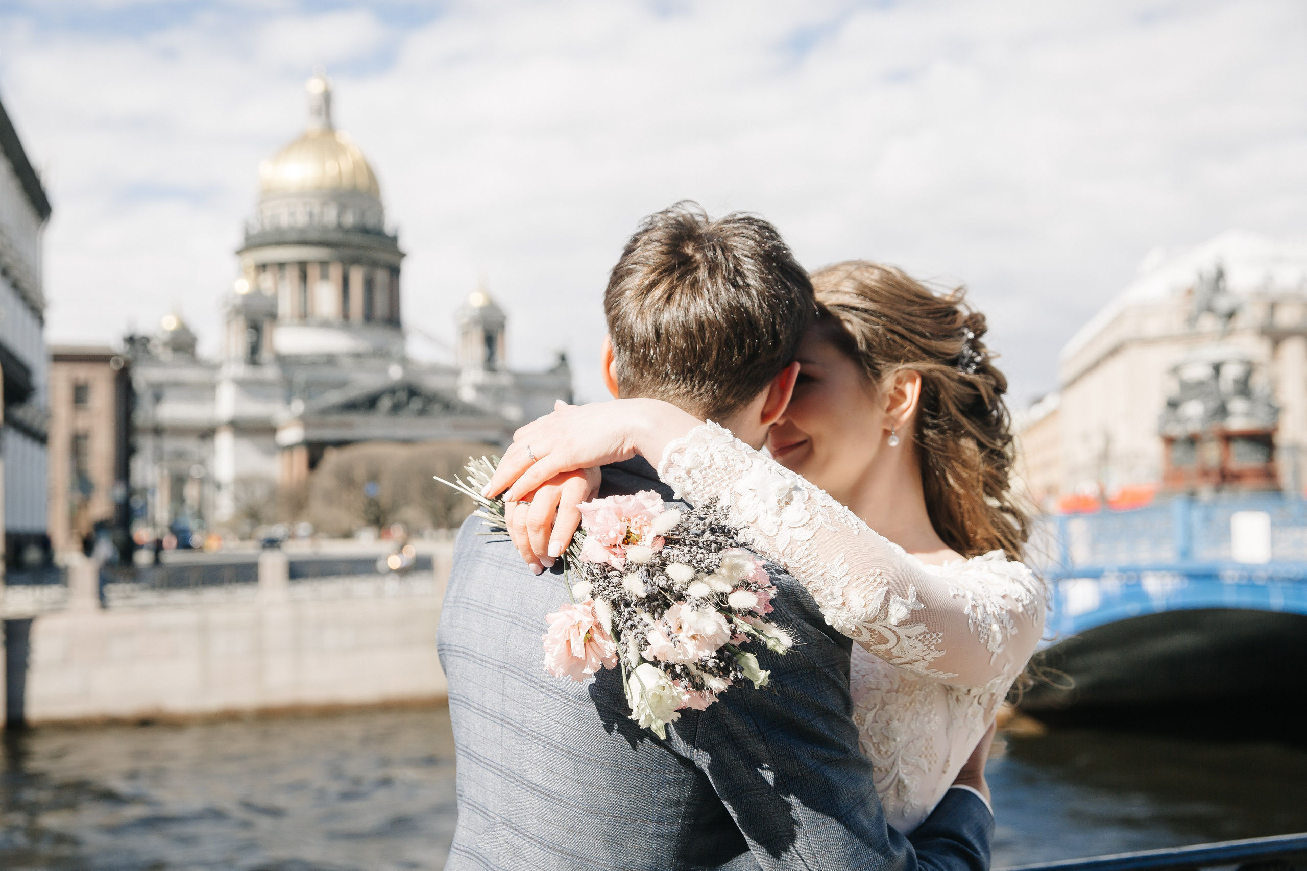 МАЙ | Дворец № 1, Атланты, Эрмитажный дворик. Свадебный фотограф в Санкт-Петербурге Полина Корзухина