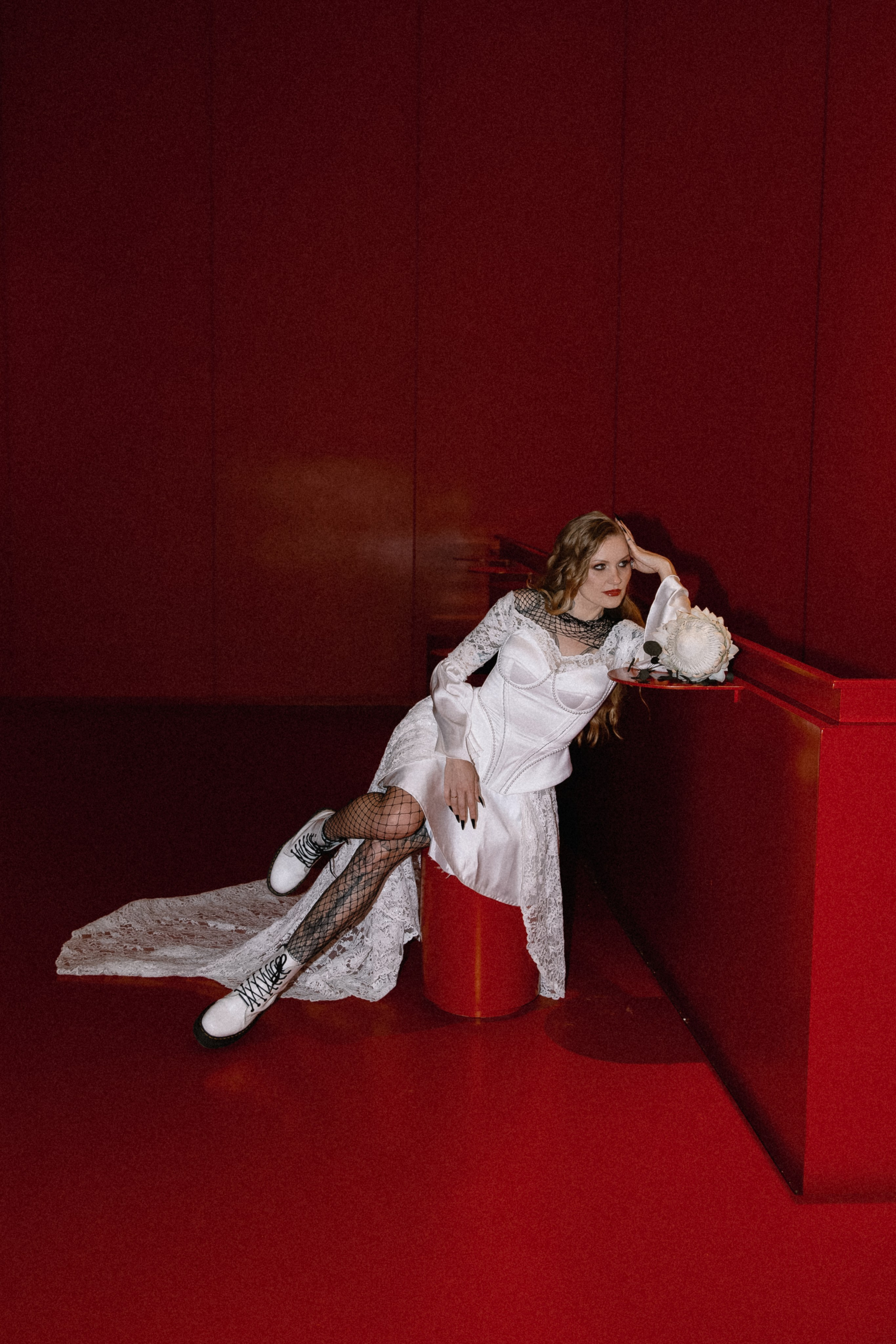 Алая готика. Николь — ваш любимый фотограф в Санкт-Петербурге