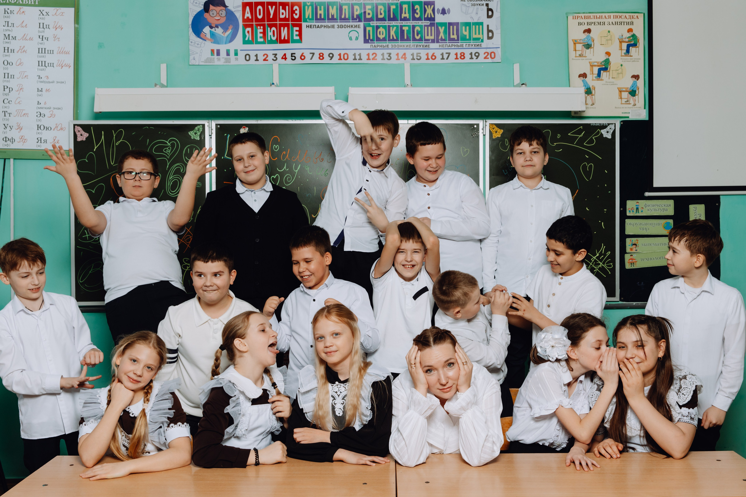 Школьные альбомы в Чернянке. Фотограф Максим Никонов