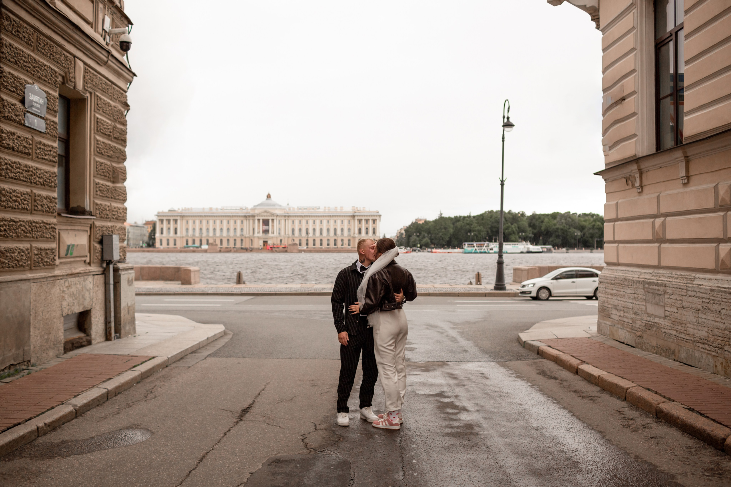 Свадебная фотосессия в центре Петербурга. Свадебный фотограф Кирилл Белый