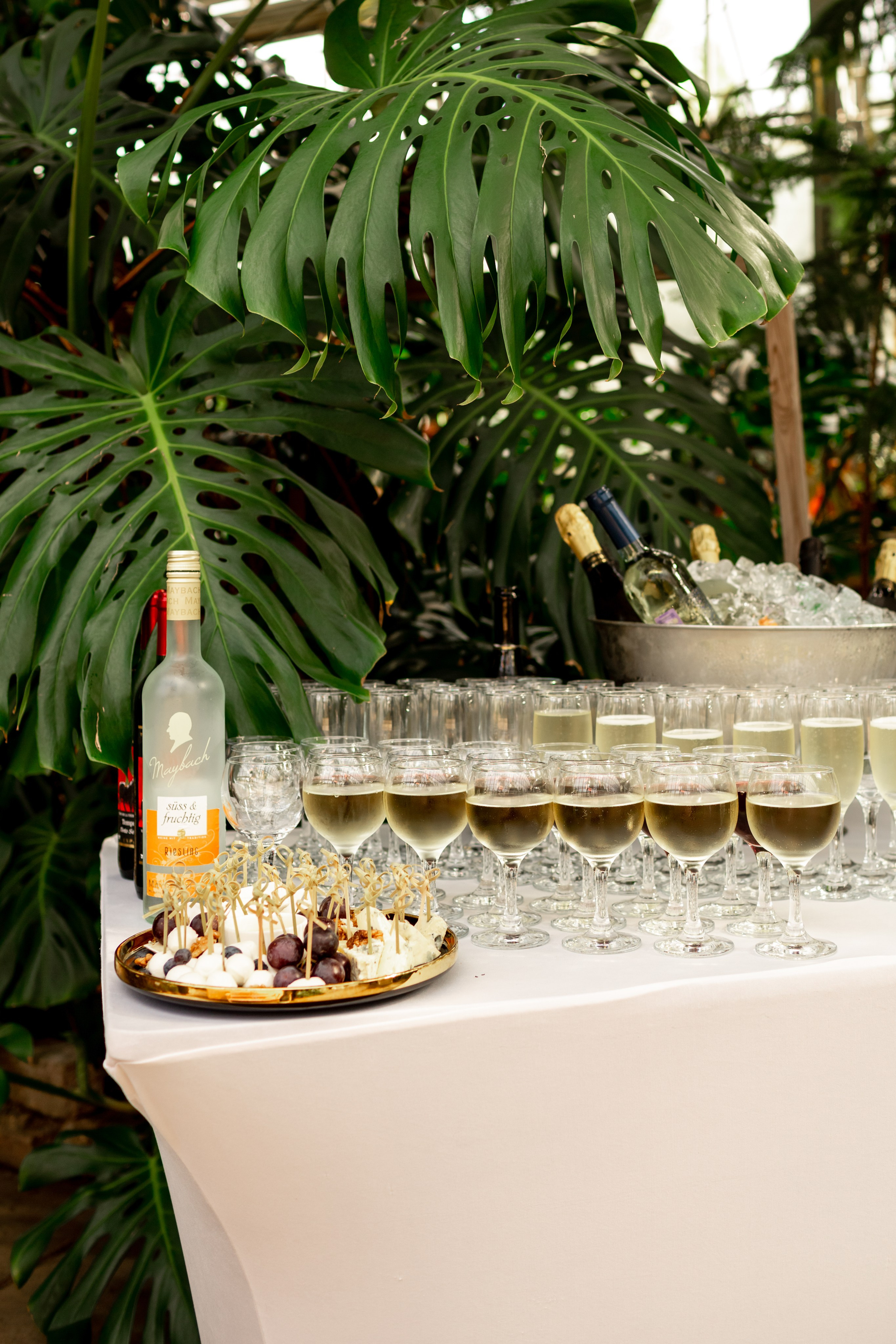 Выездная регистрация в Оранжерее Таврического сада. Свадебный фотограф Кирилл Белый