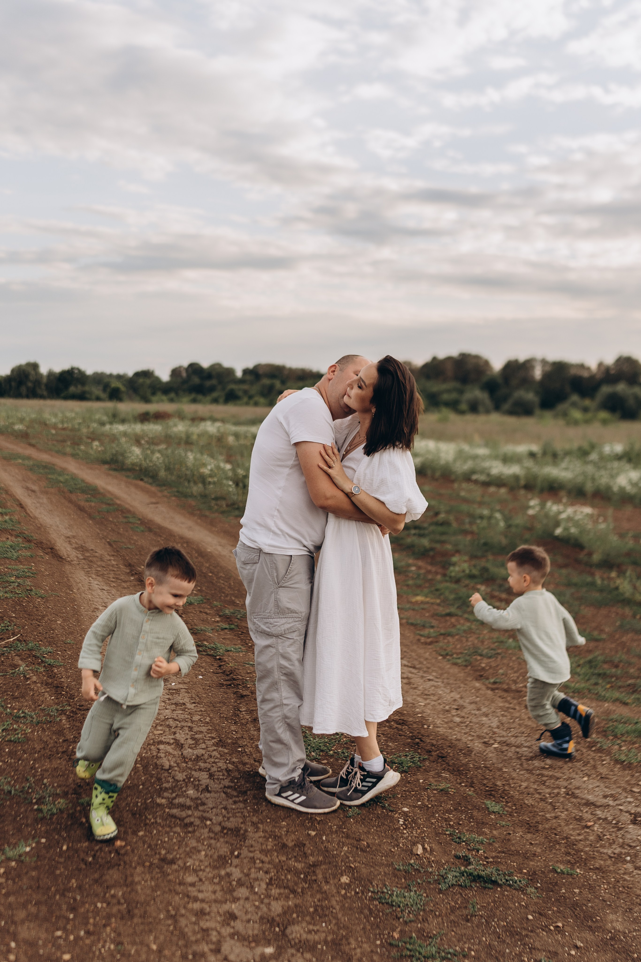 Лето. Ромашки. Семья. Семейный и домашний фотограф в Уфе Ирина Гарасюта