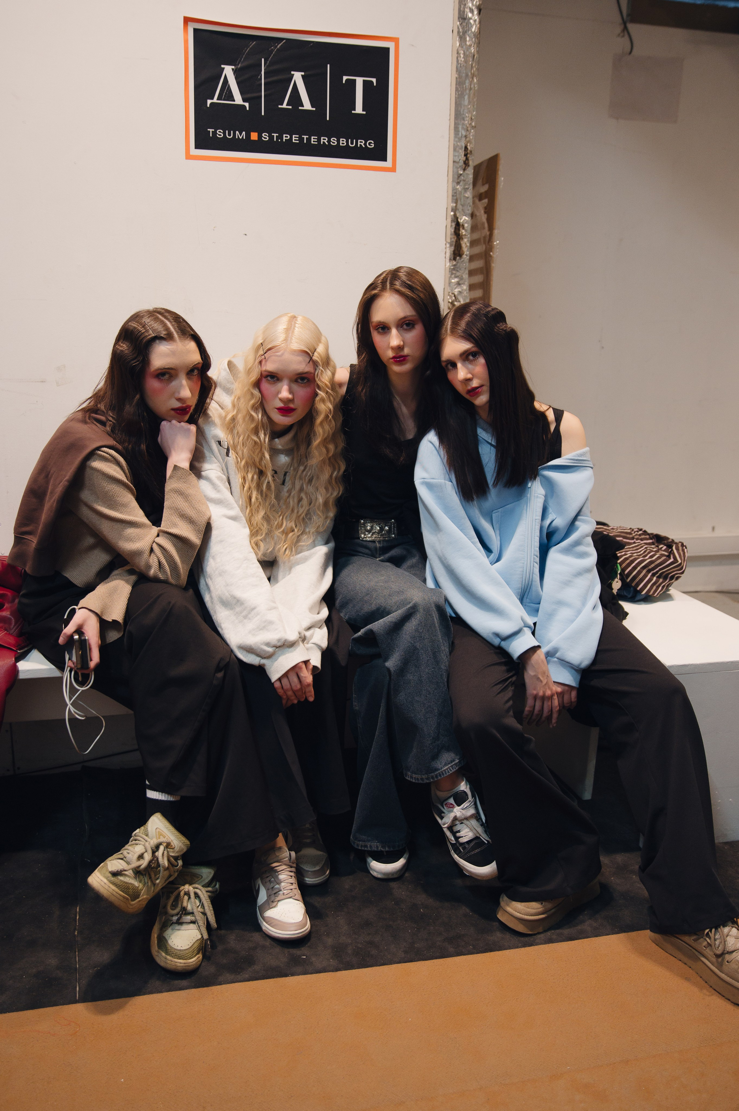 Бекстейдж показа «Новые Имена» собака.ru|ДЛТ. Портретный и репортажный фотограф в Санкт-Петербурге