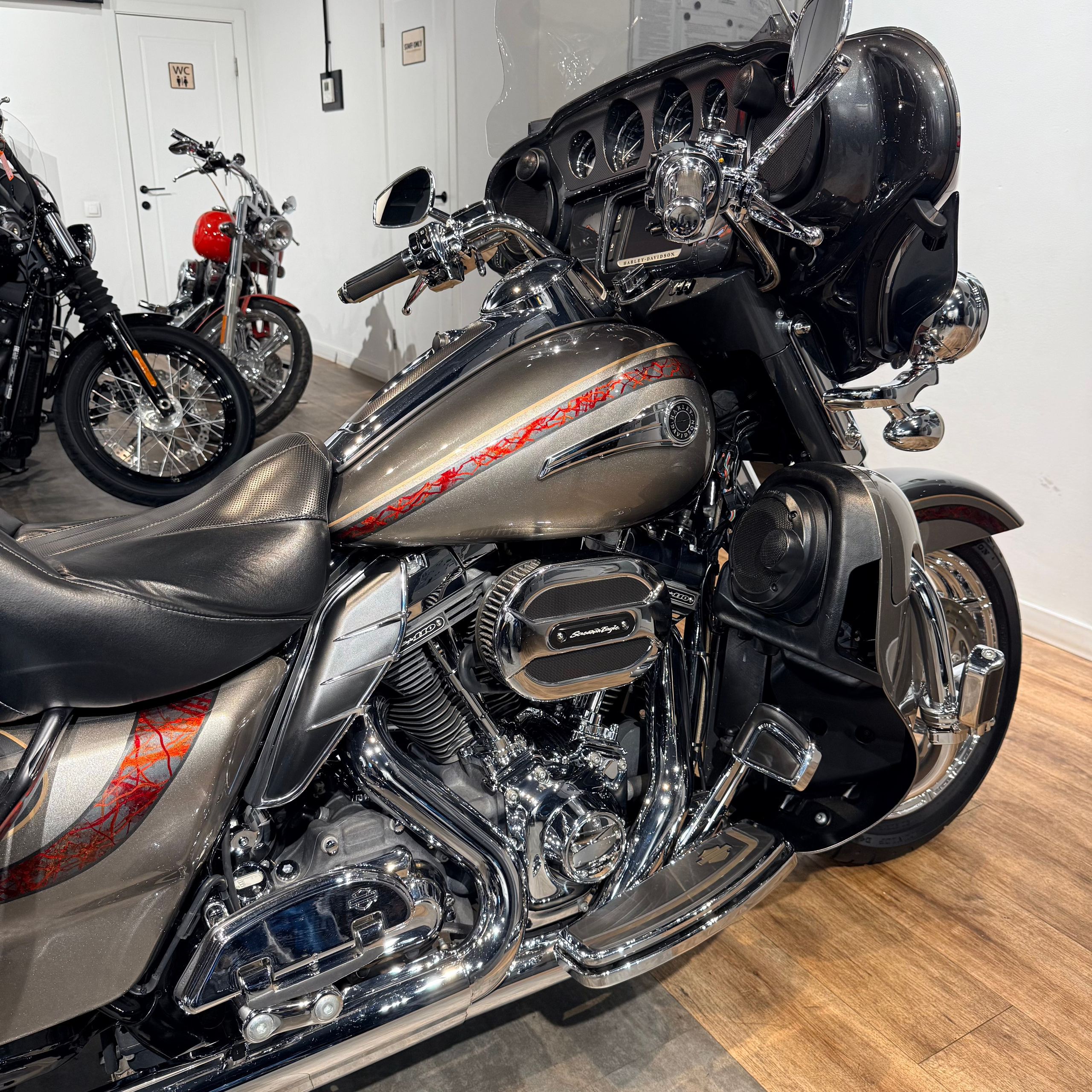 2015 CVO Еlесtra Glide Limited Сhаrсоаl Silver. Hello Davidson, Москва. Только хорошие мотоциклы…