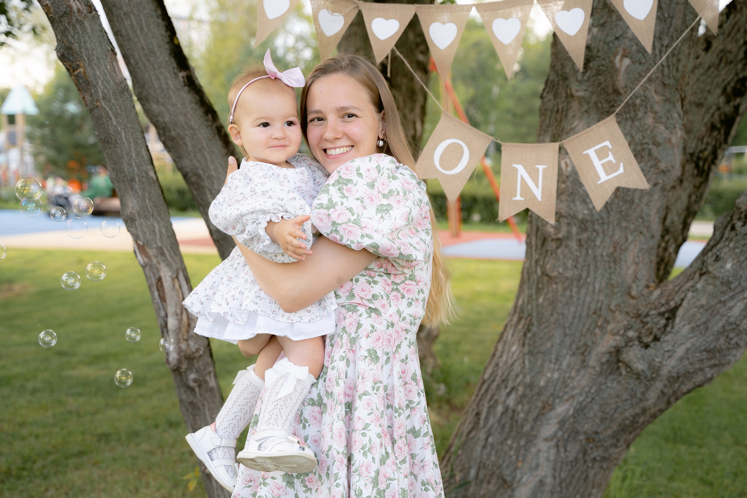 Фотосессия на 1 годик ребенка, первый день рождения малыша в Москве. Фотограф и видеограф от проекта Продолжение рода. Фотографы на роды в Москве. Фото и видео родов. Фотопроект «Продолжение рода»