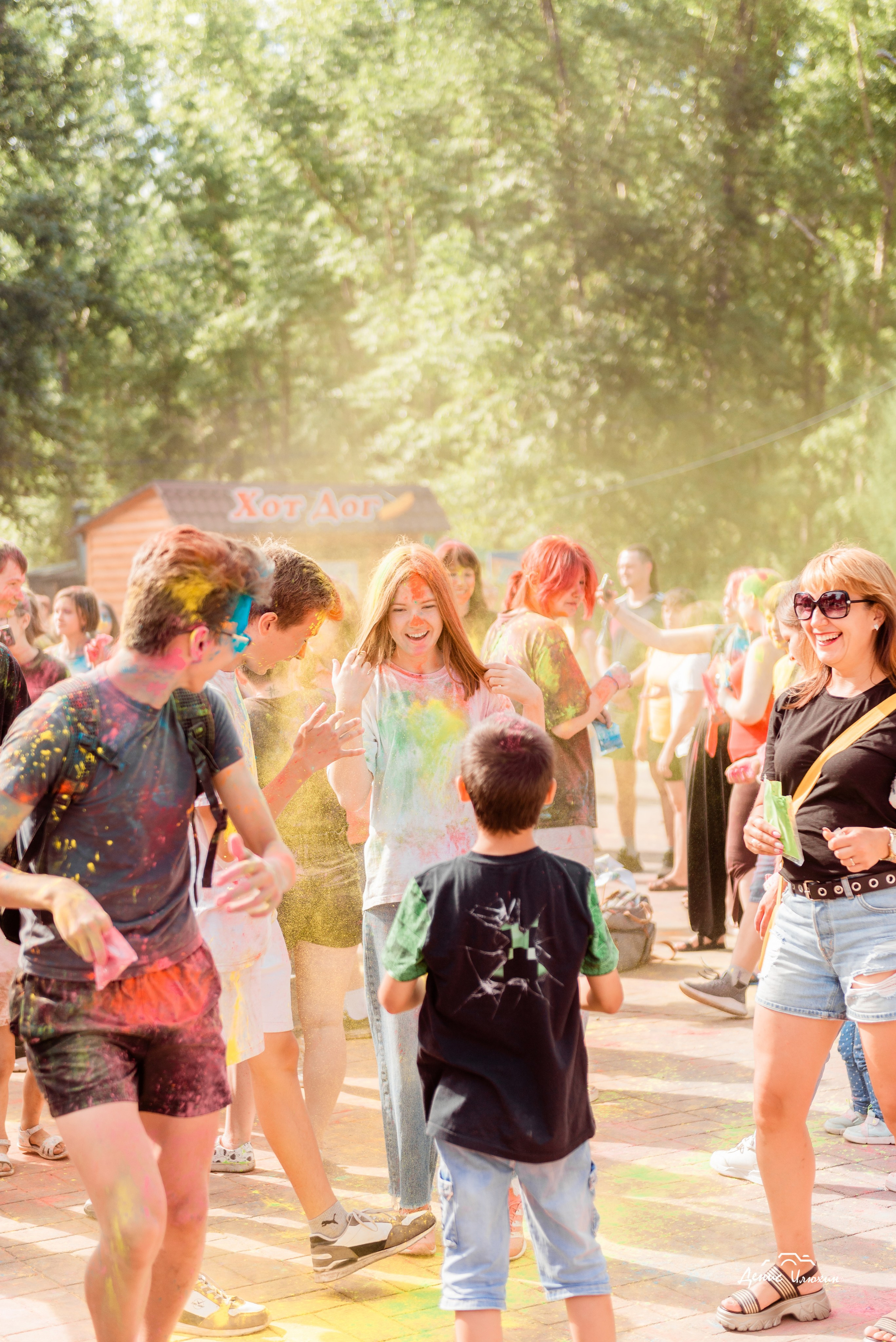 Краски Холи в Комсомольском Парке 2023. Детский фотограф, семейный фотограф и репортажи в Кемерово