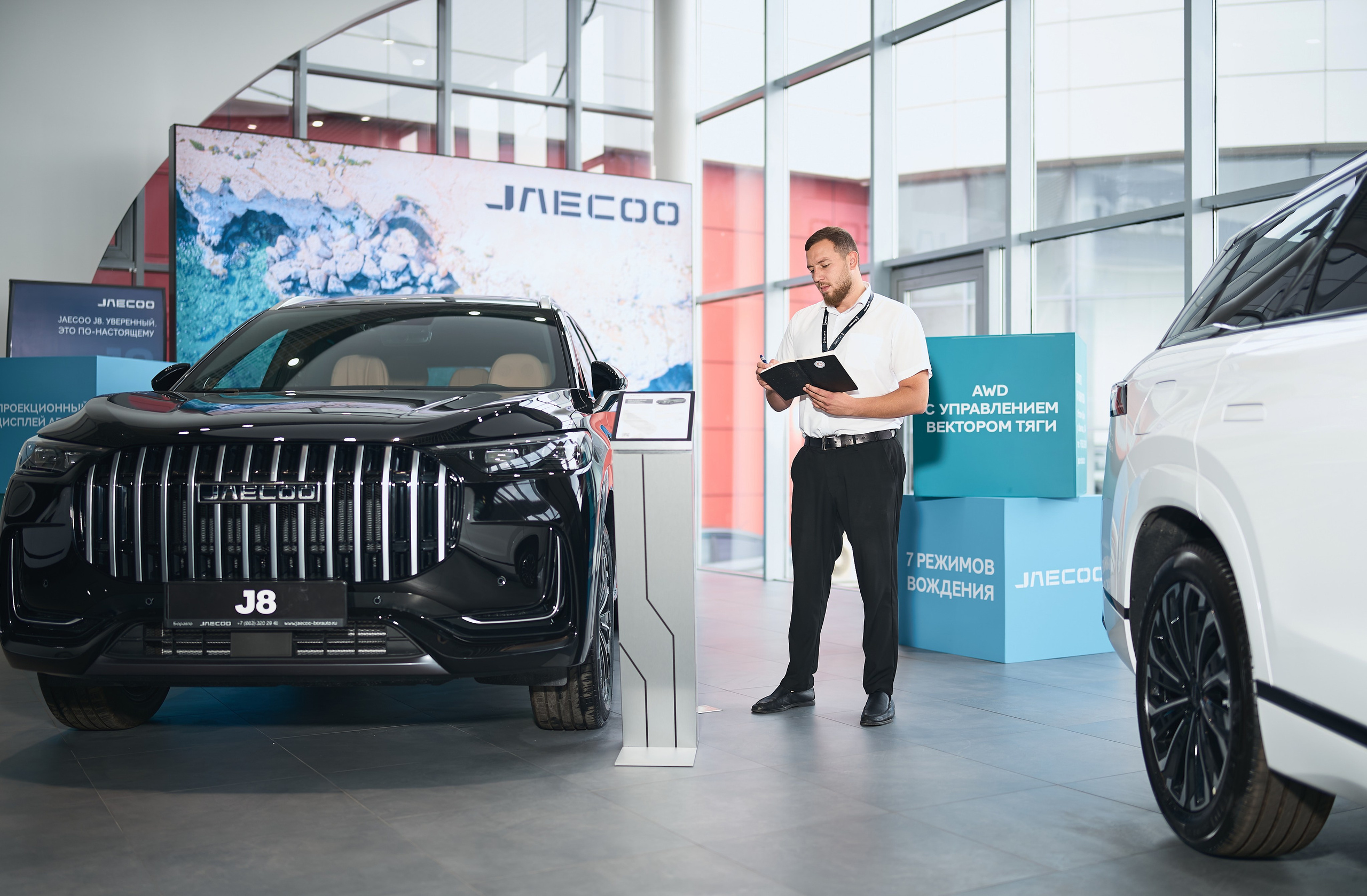 Автосалон «Боравто». Фотограф Олег Сотник