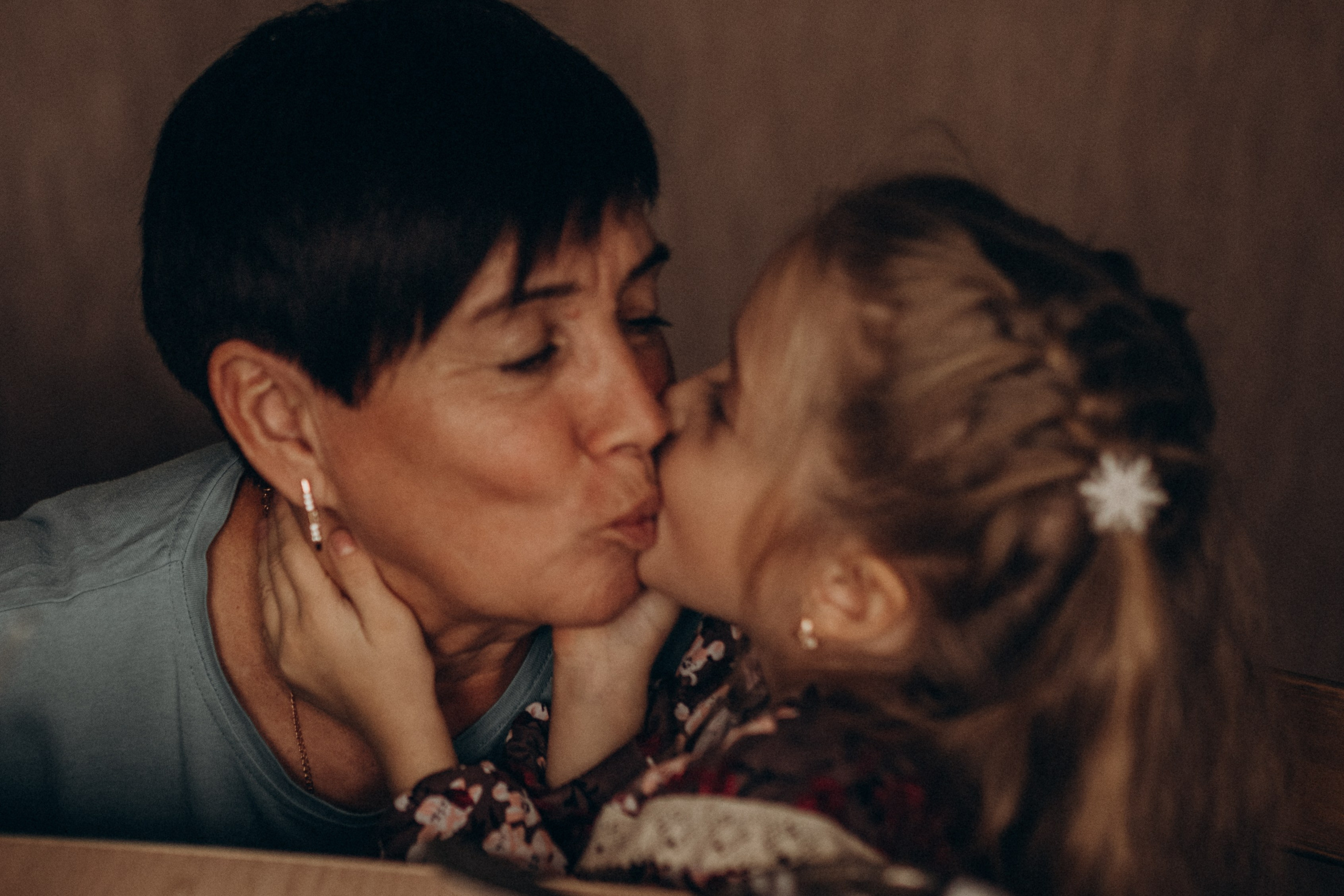 Бабушка с внуками. Семейный фотограф lifestyle в Новосибирске Елена Шпилевая