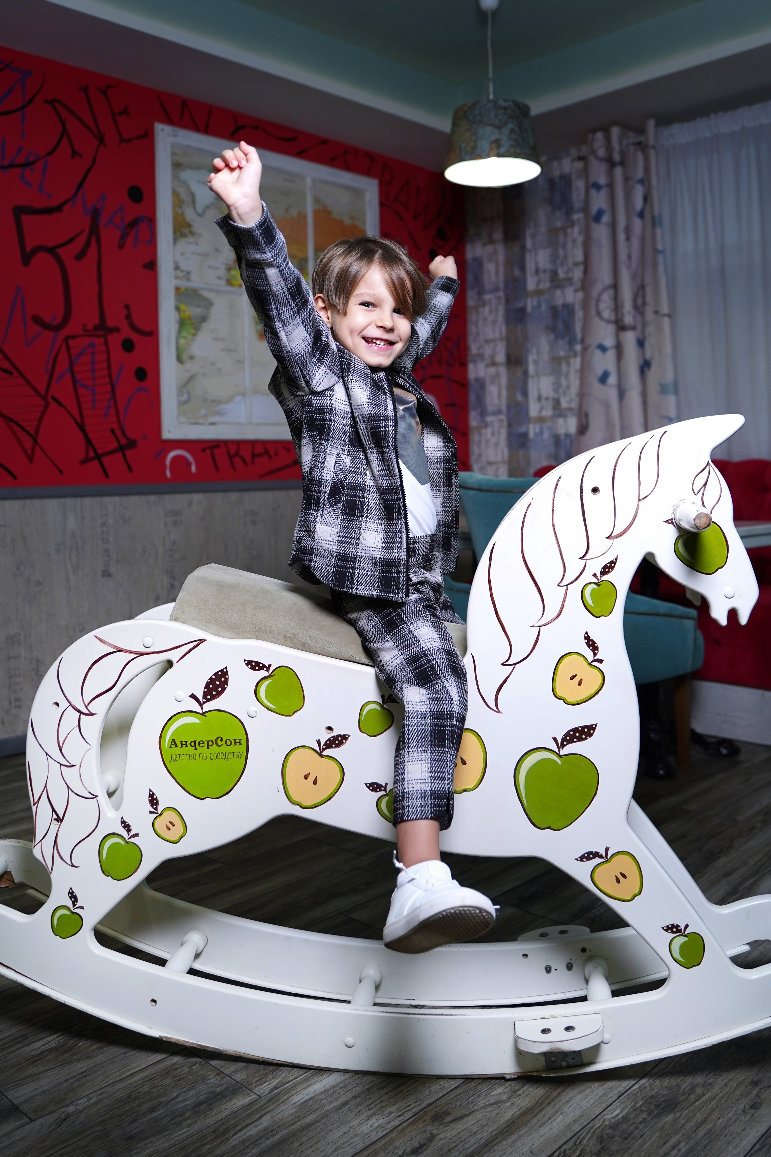 Топ-модель по-детски фотосессия в АндерСон. Фотограф Надежда Жемкова. Фотосъёмка, ретушь, фотомонтаж для вас и вашего бизнеса