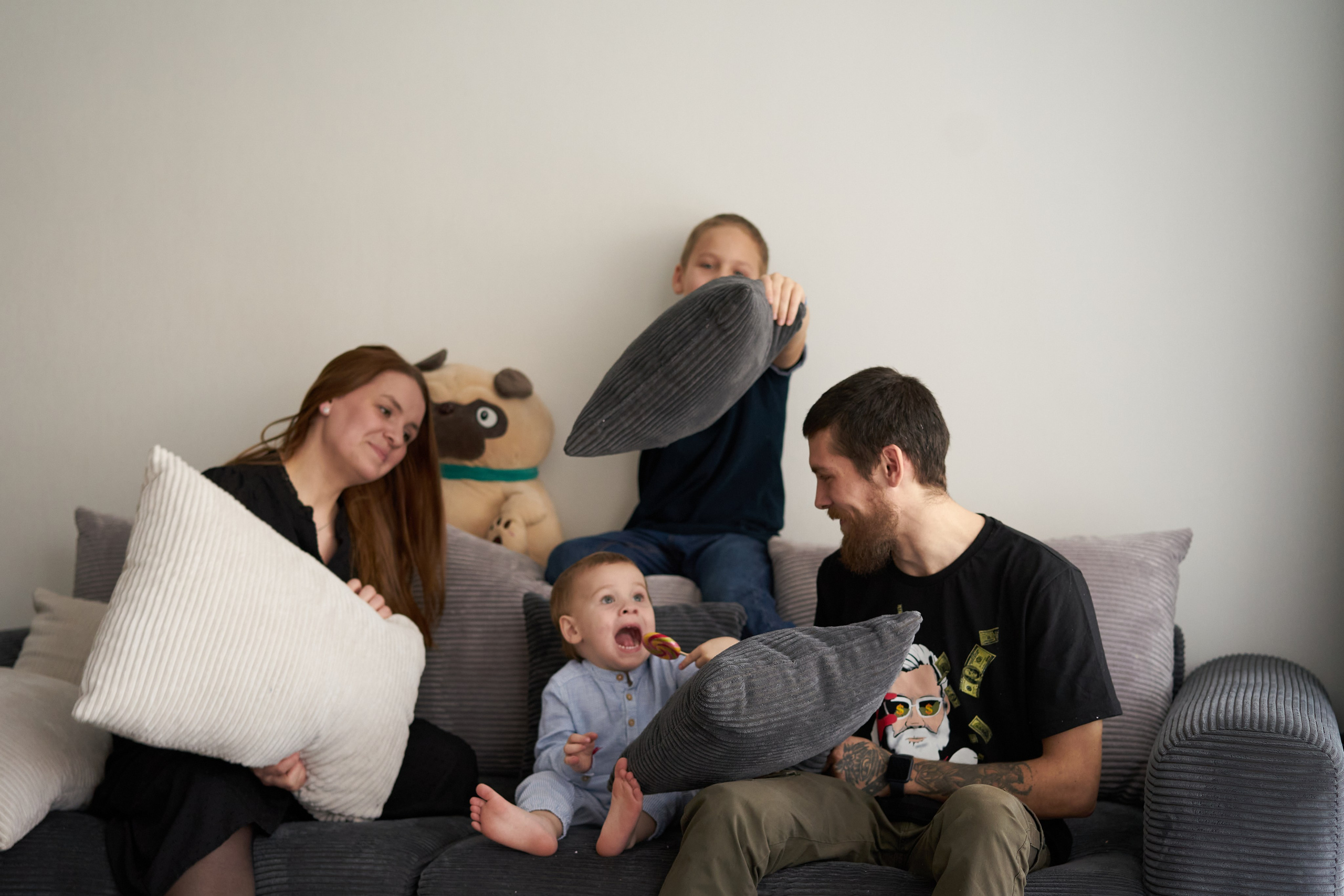 Семейная фотосессия дома. Фотограф Екатеринбург Кокшарова Александра