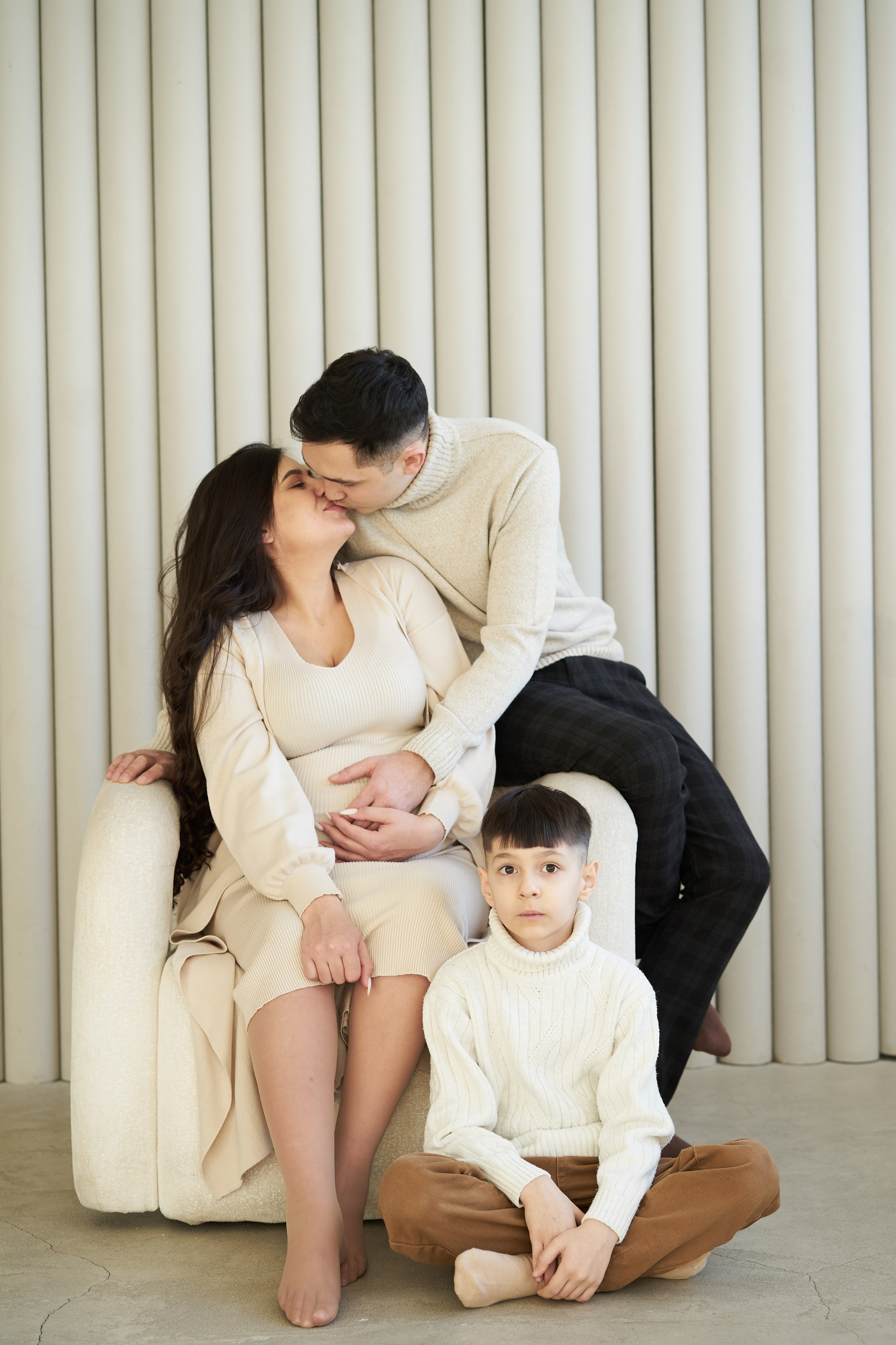 Семейная фотосессия в студии. Фотограф Екатеринбург Кокшарова Александра