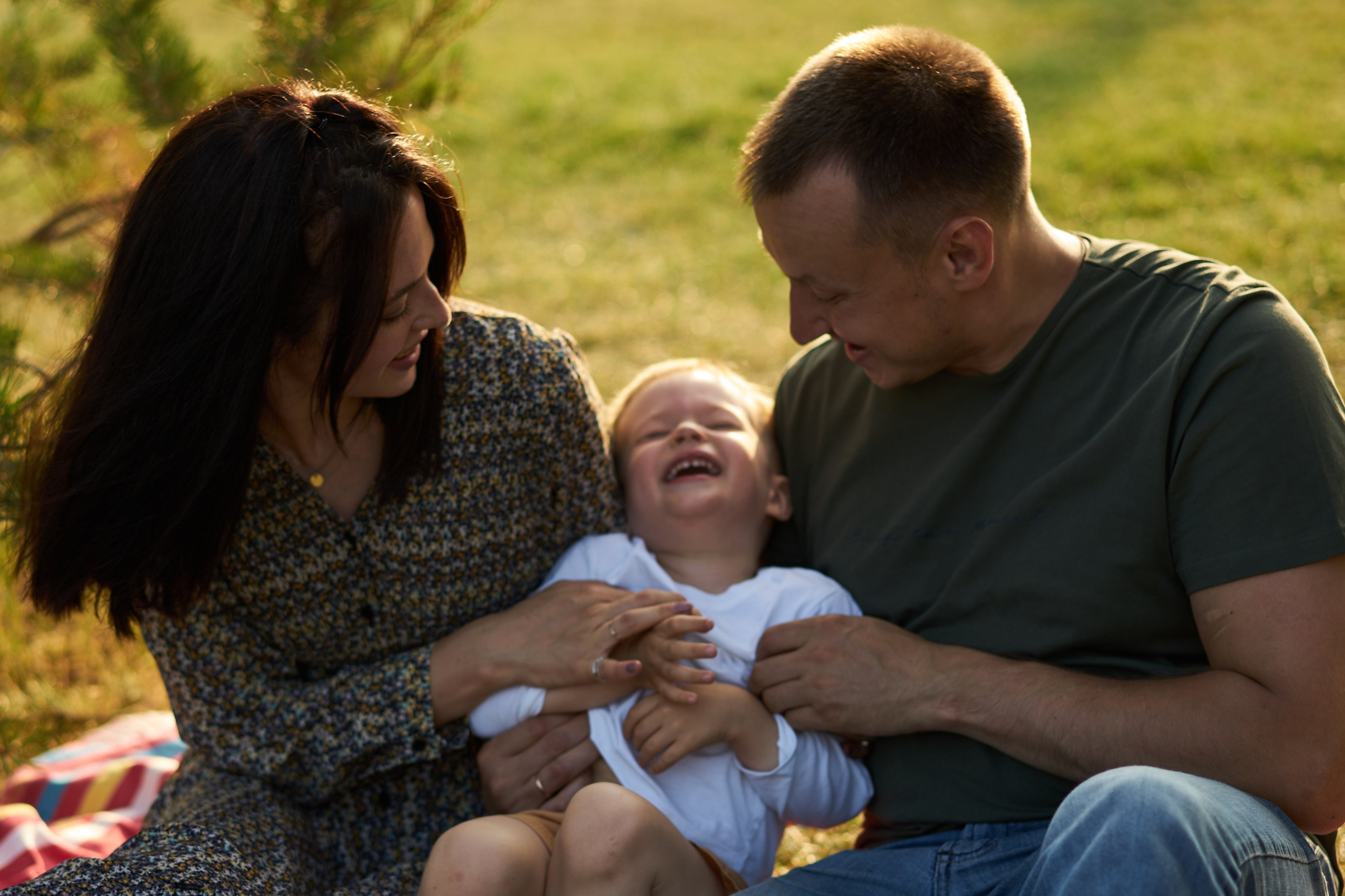Семейная фотосессия летом в парке. Фотограф Екатеринбург Кокшарова Александра