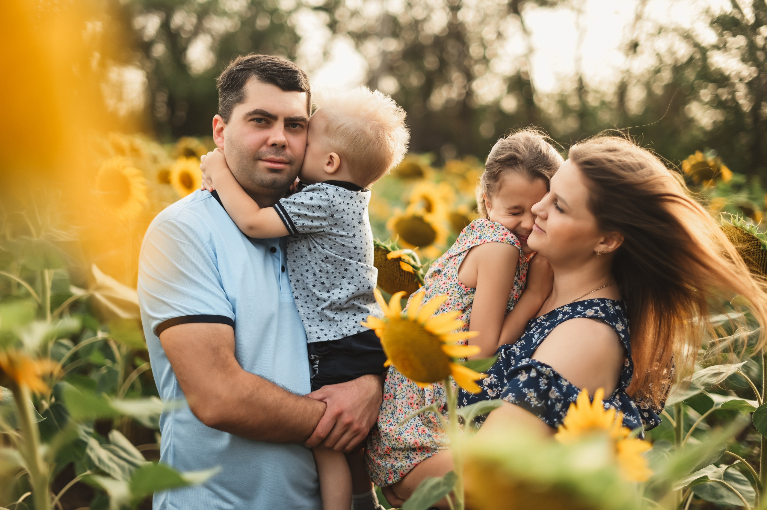 Подсолнухи Света, Даша, Миша, Александр. Фотограф Алёна Мил