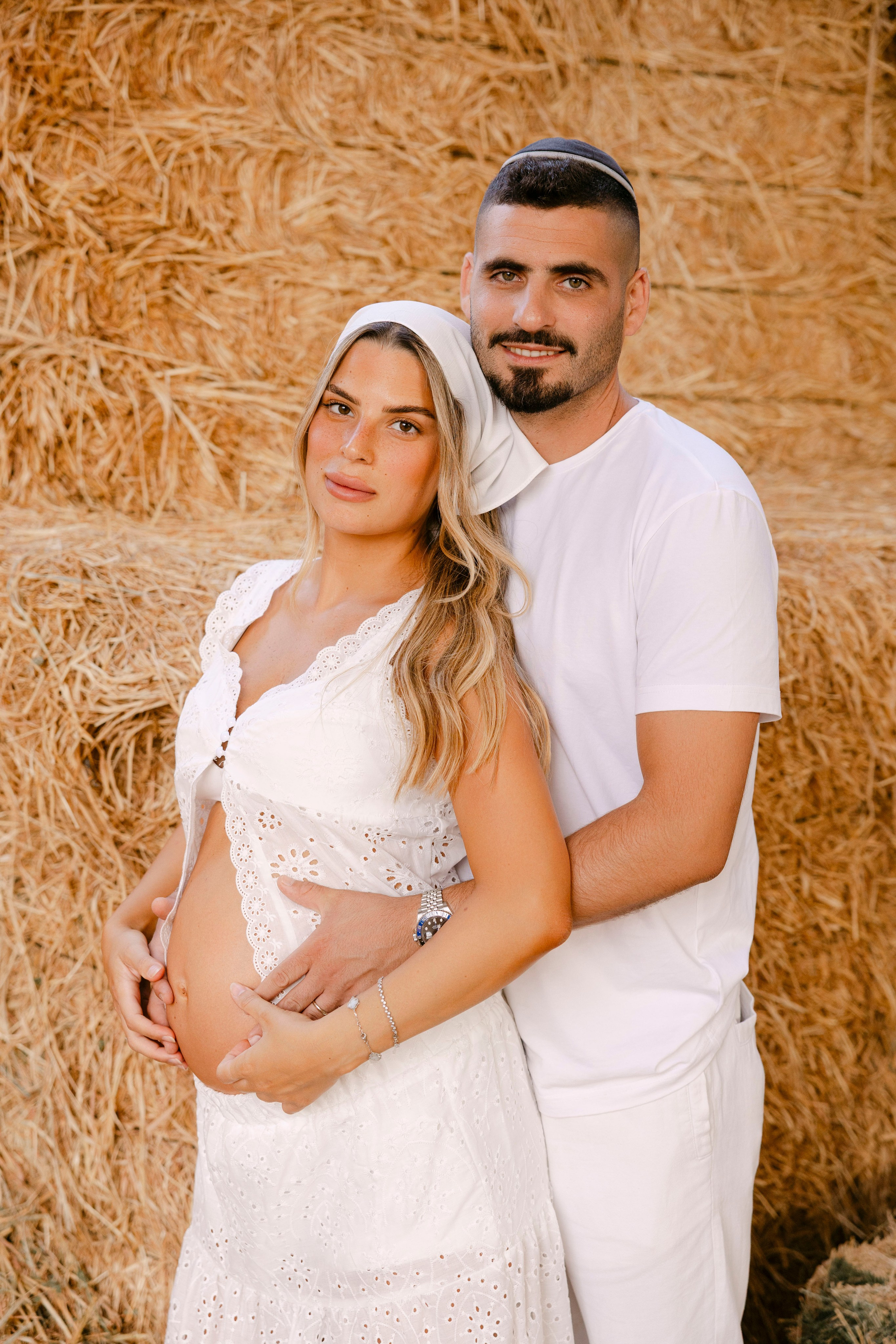 Pregnancy photoshoot at the horse farm. Главная