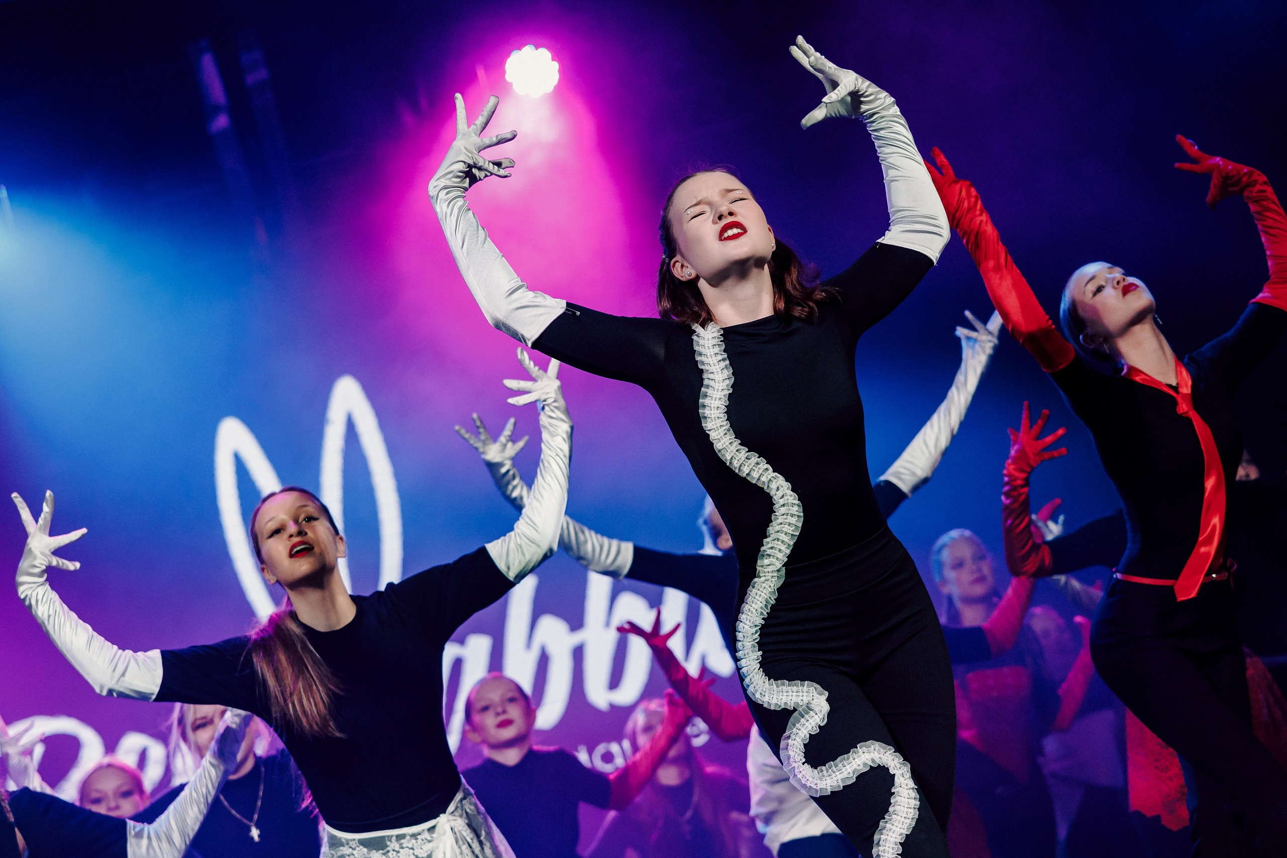 Отчётный концерт танцевальной школы «Red Rabbits» 2025. Лёшка Варзегов — фотограф