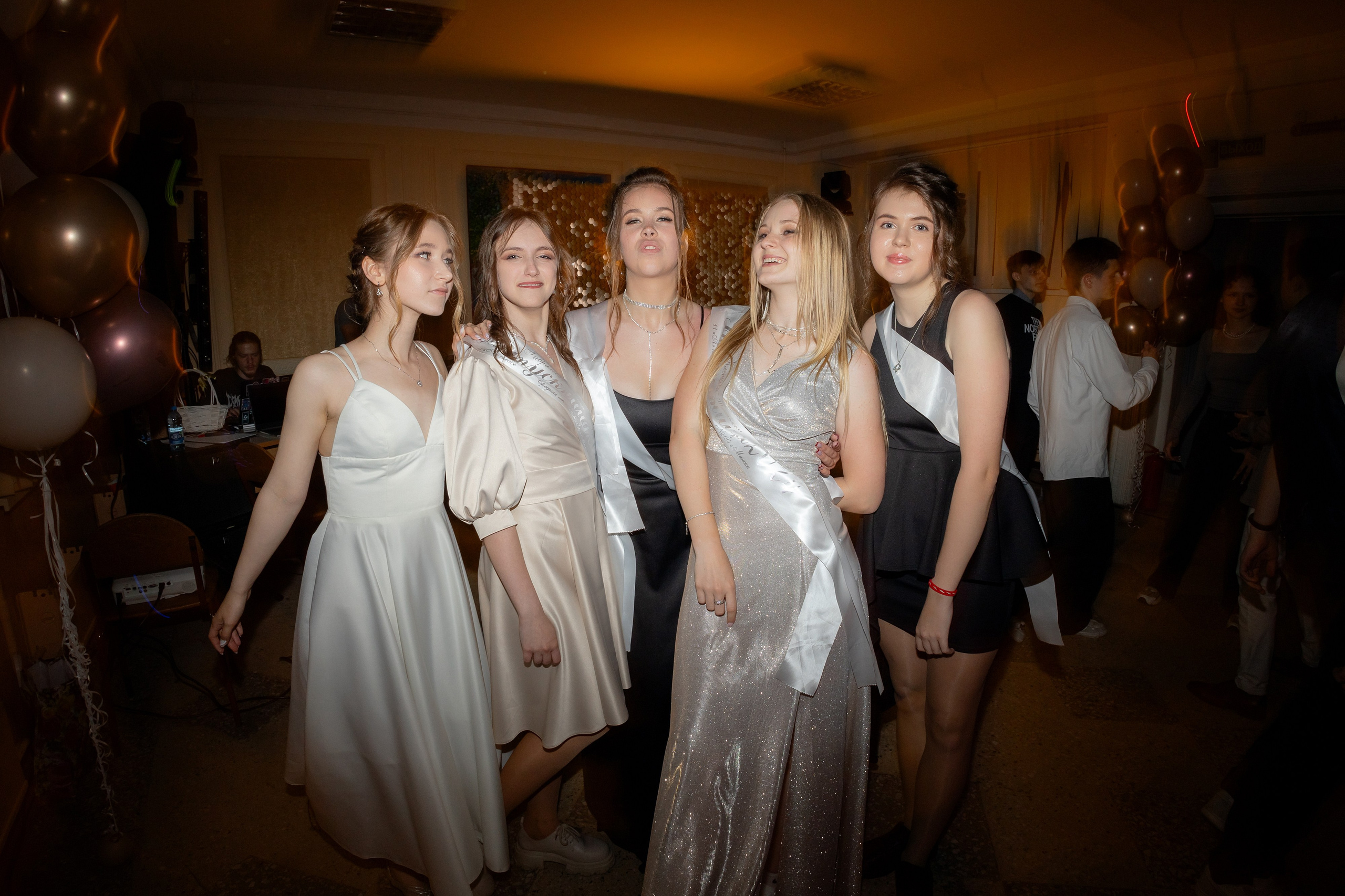 Школьный выпускной 2024 год в Соколе (Минск). Свадебный фотограф в Минске/Беларуси Сергей Спиридонов