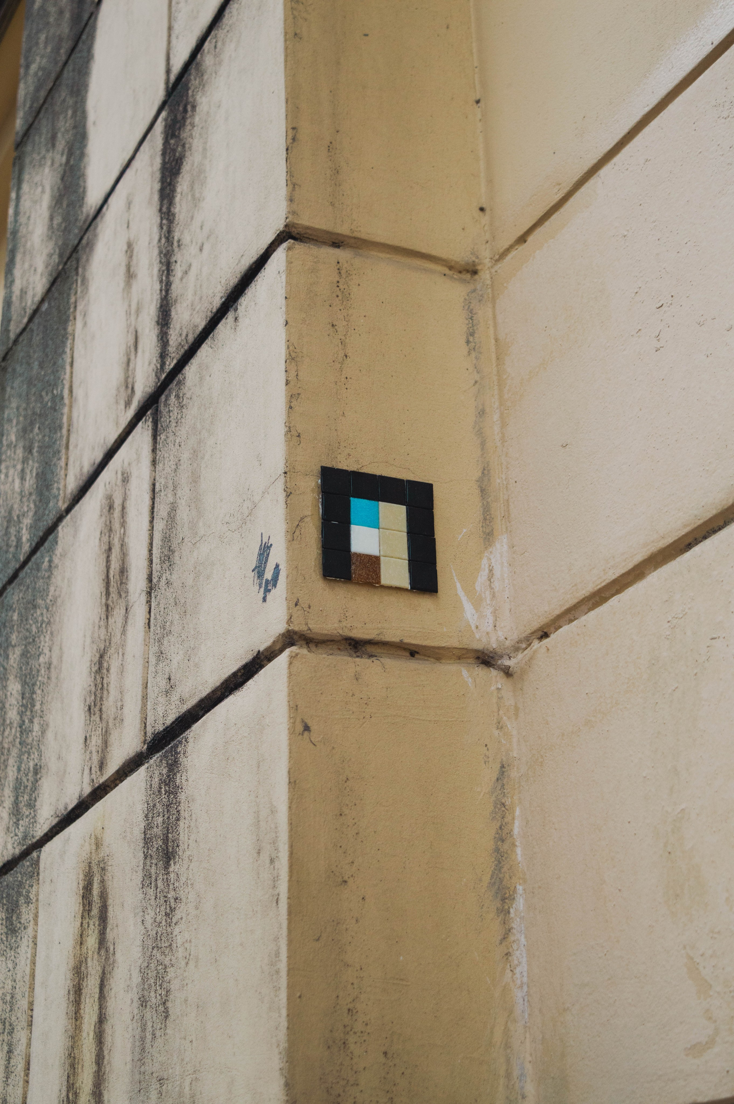 Типология «Стикербомбинг в городе». Фотограф Анастасия Лощакова в Москве