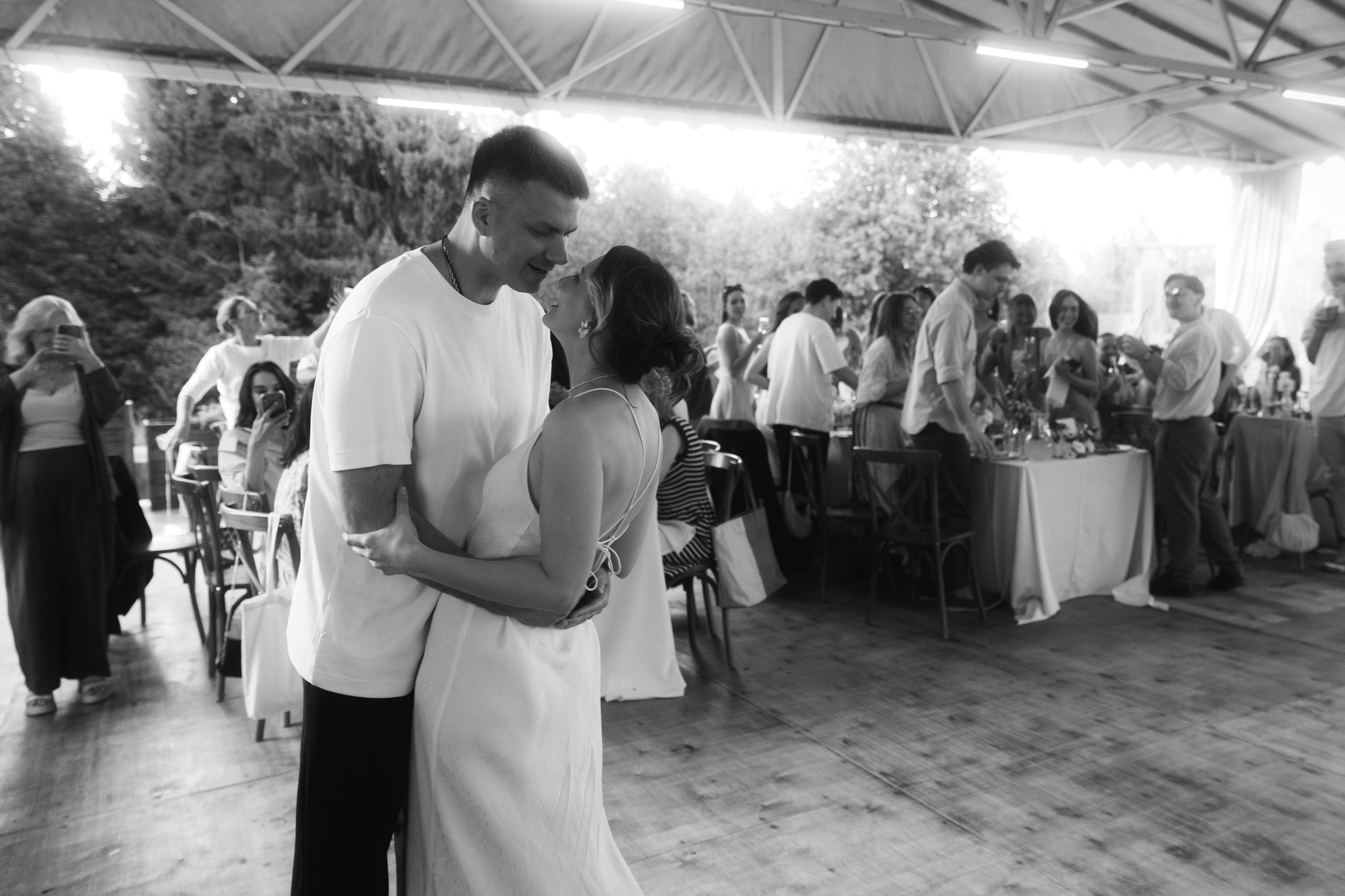 Алиса и Слава, роспись в Москве и вечеринка на природе, подальше от города. Фотограф в Москве Екатерина Черненко