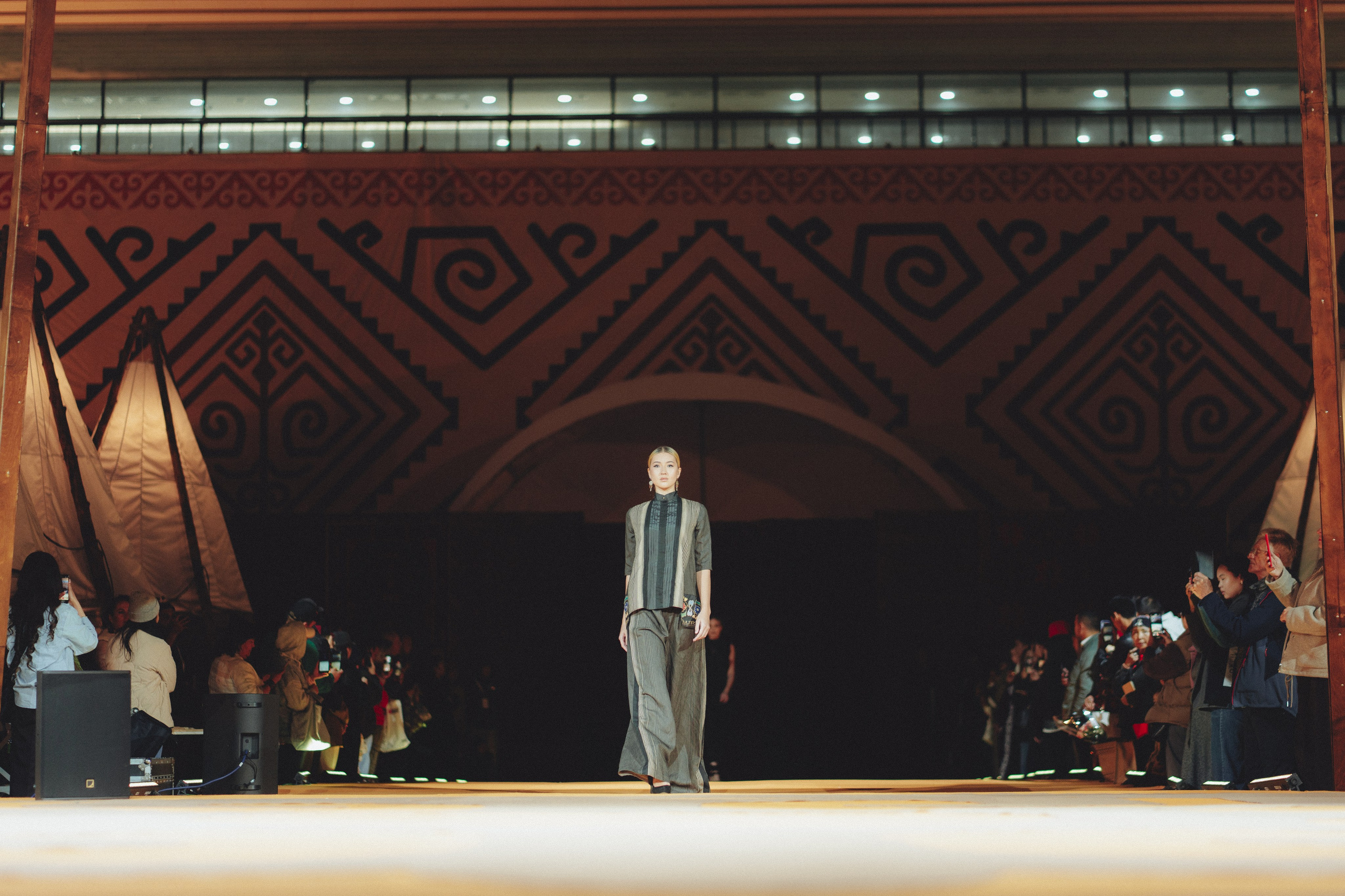 ETHNIC FASHION SHOWS / THE PODIUM