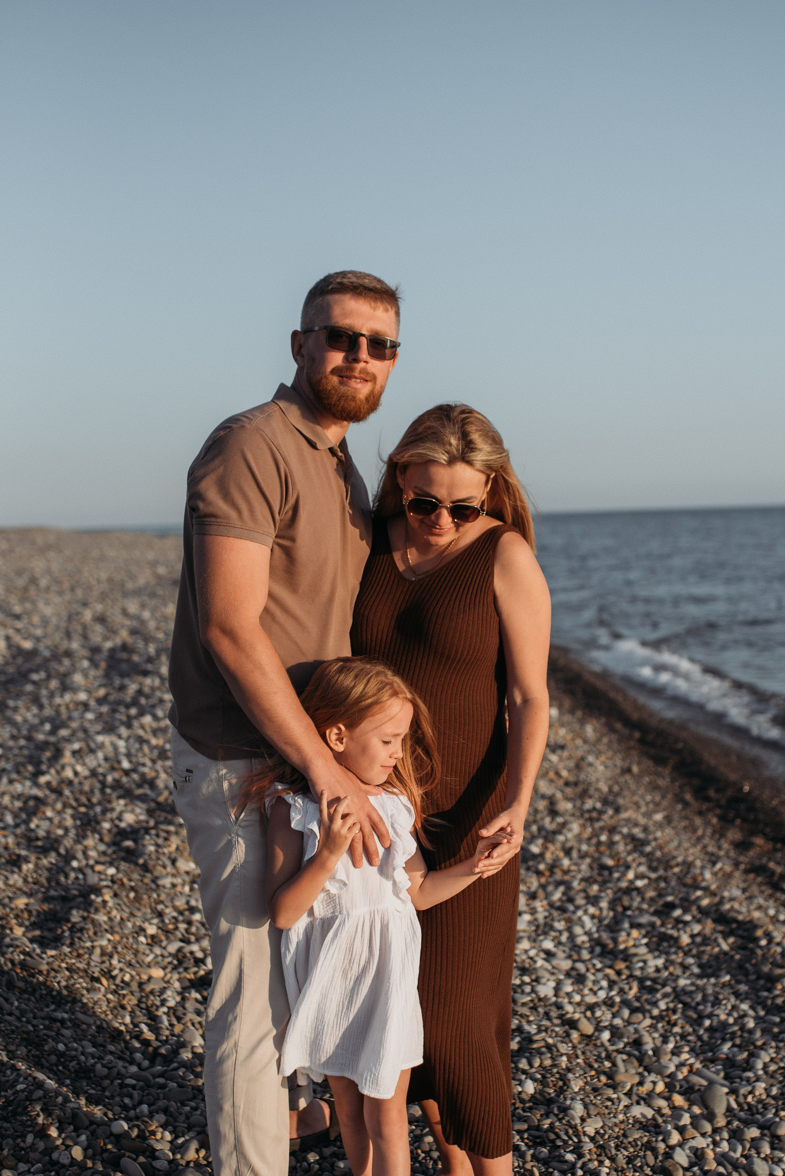 Семейная фотосессия в Головинке на берегу моря на закате. Фотограф в Сочи — Маргарита Поганова