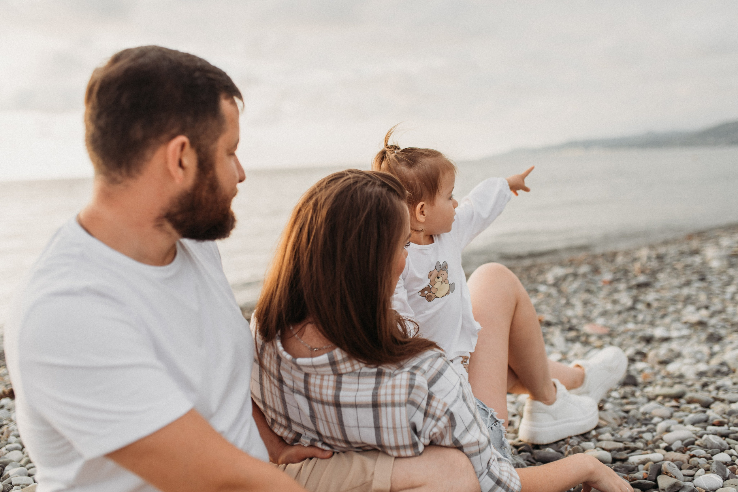 Семейная фотосессия на море на пляже в Сочи и Сириусе. Фотограф в Сочи — Маргарита Поганова